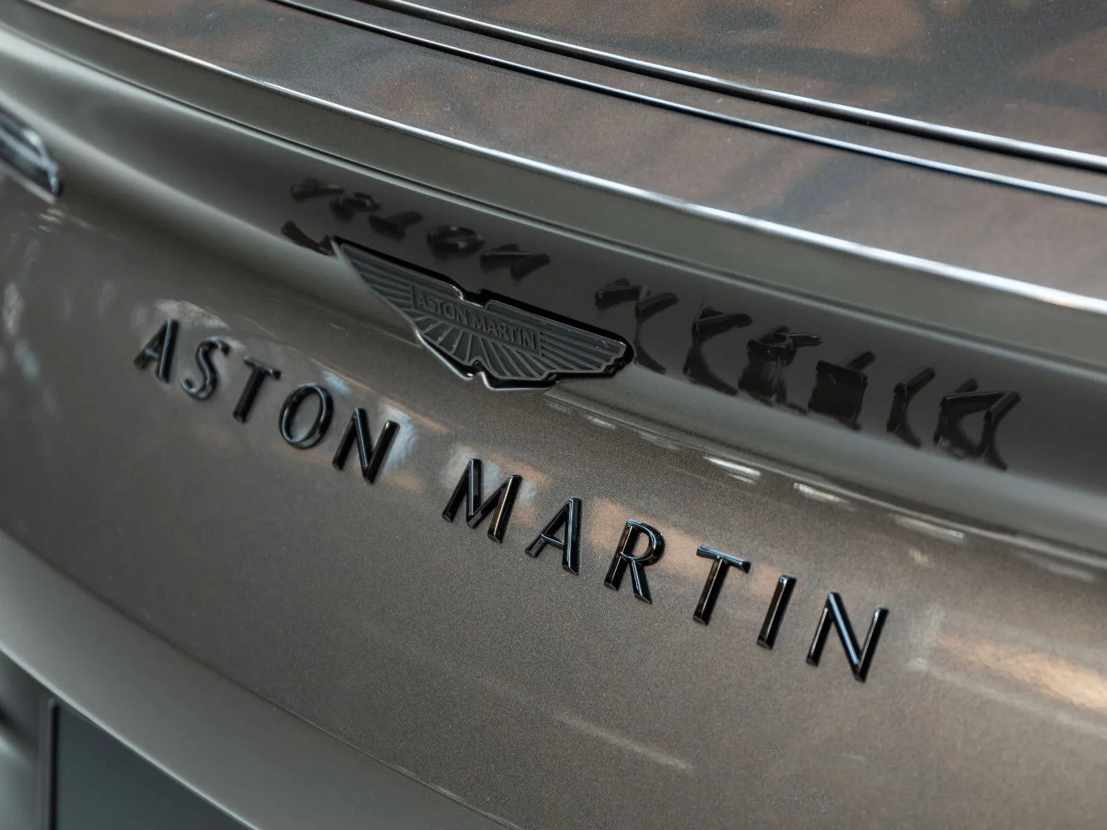 Aston Martin DB12, 24/30