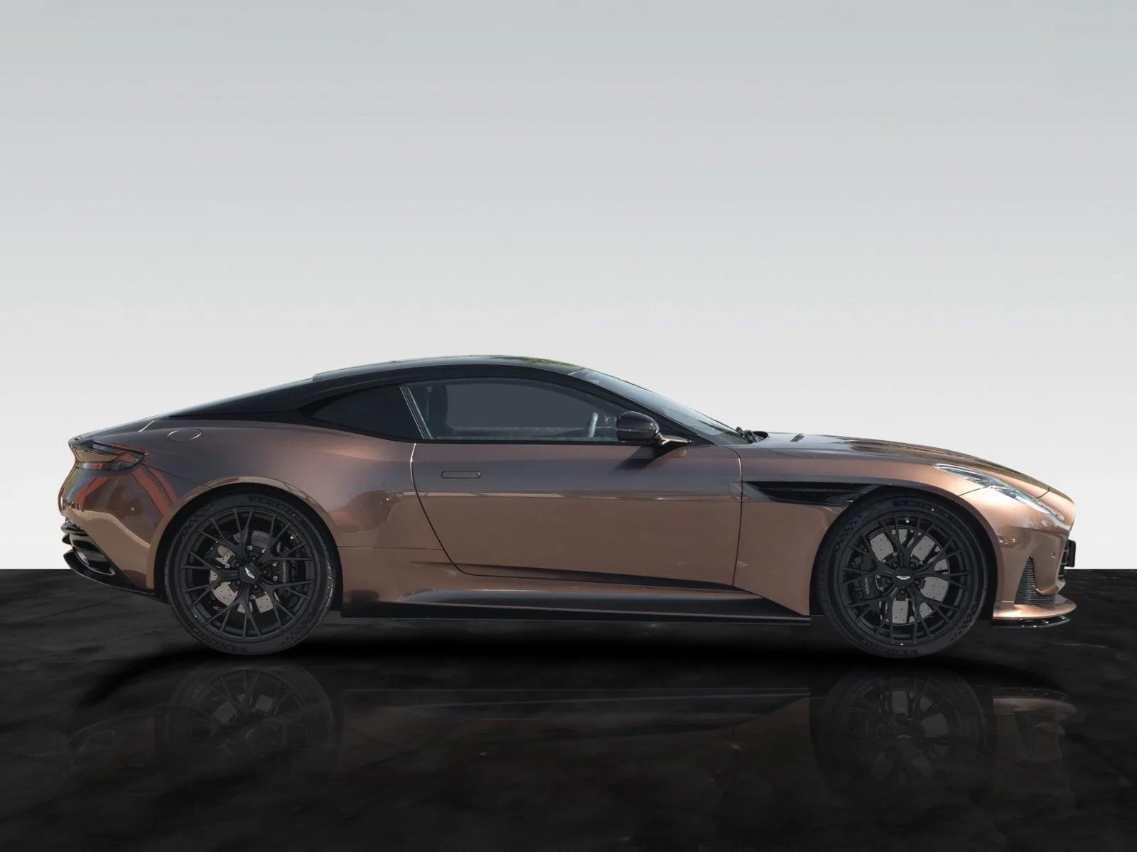 Aston Martin DB12, 3/30