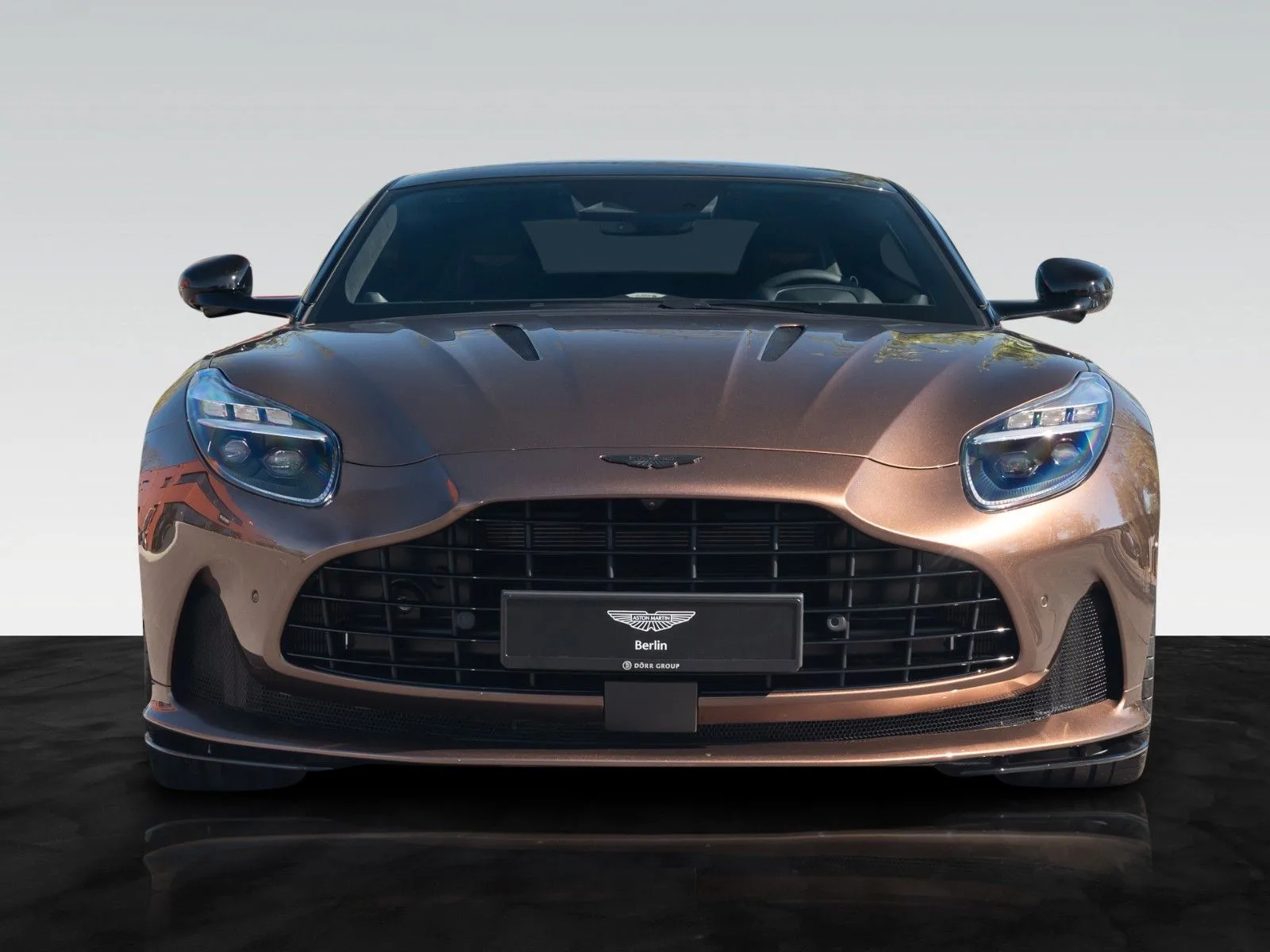 Aston Martin DB12, 4/30