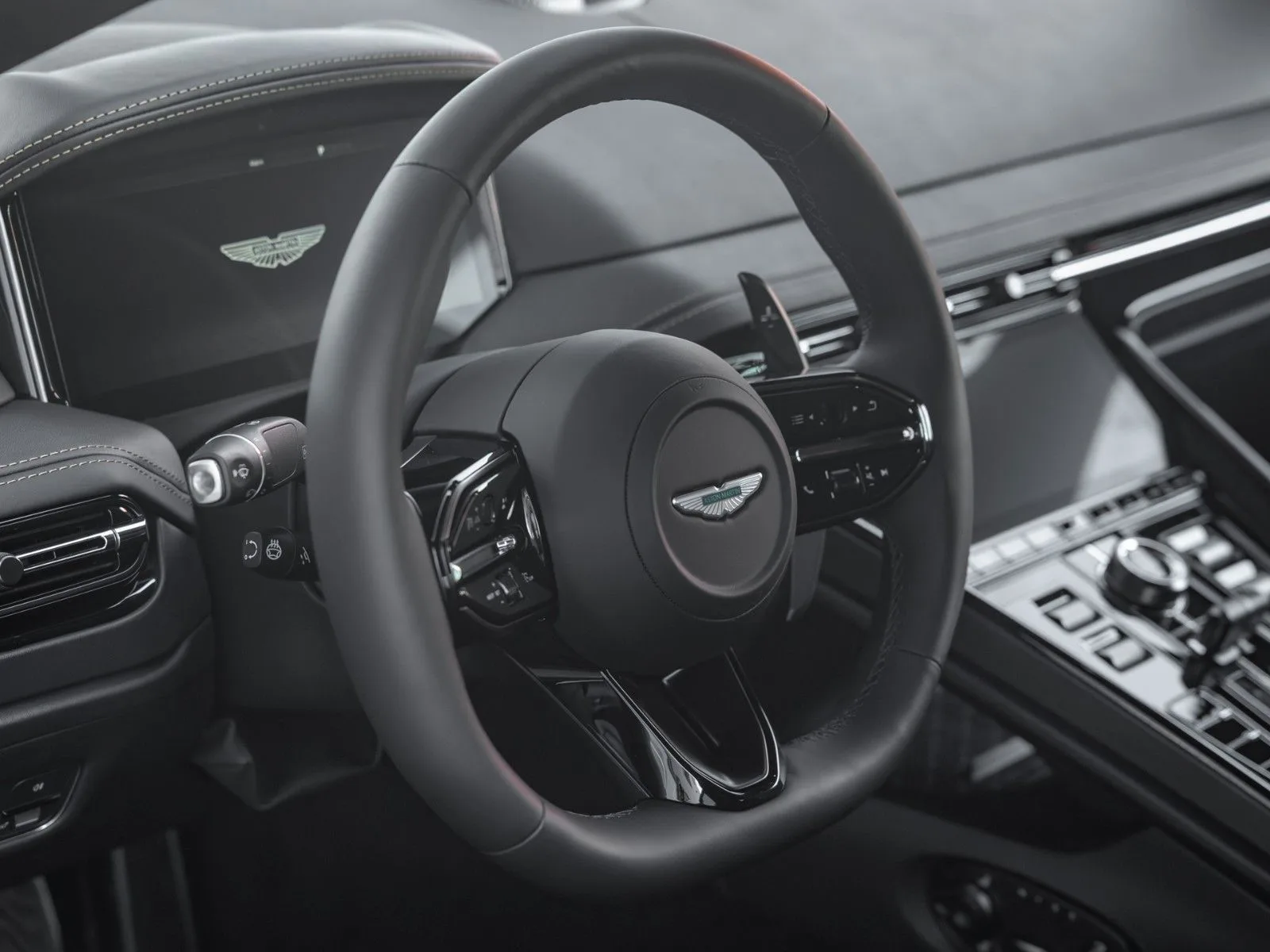 Aston Martin DB12, 8/30