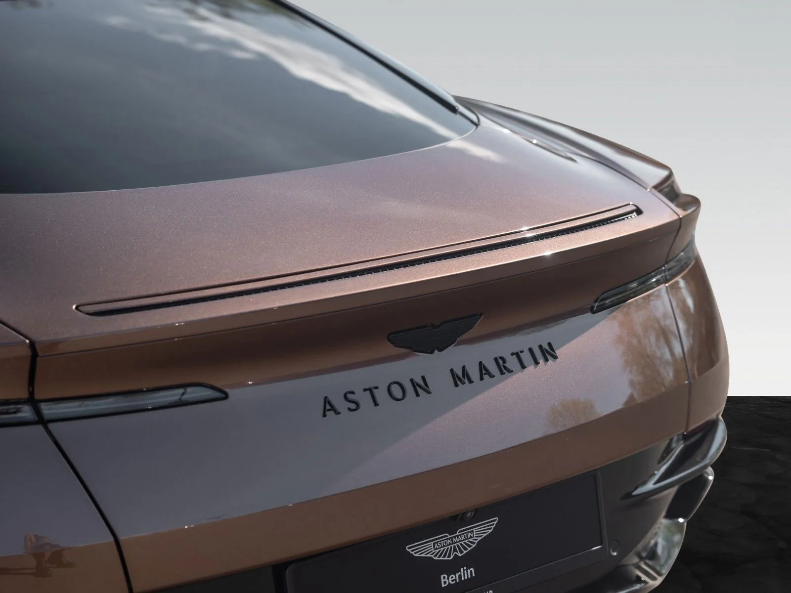 Aston Martin DB12, 12/30