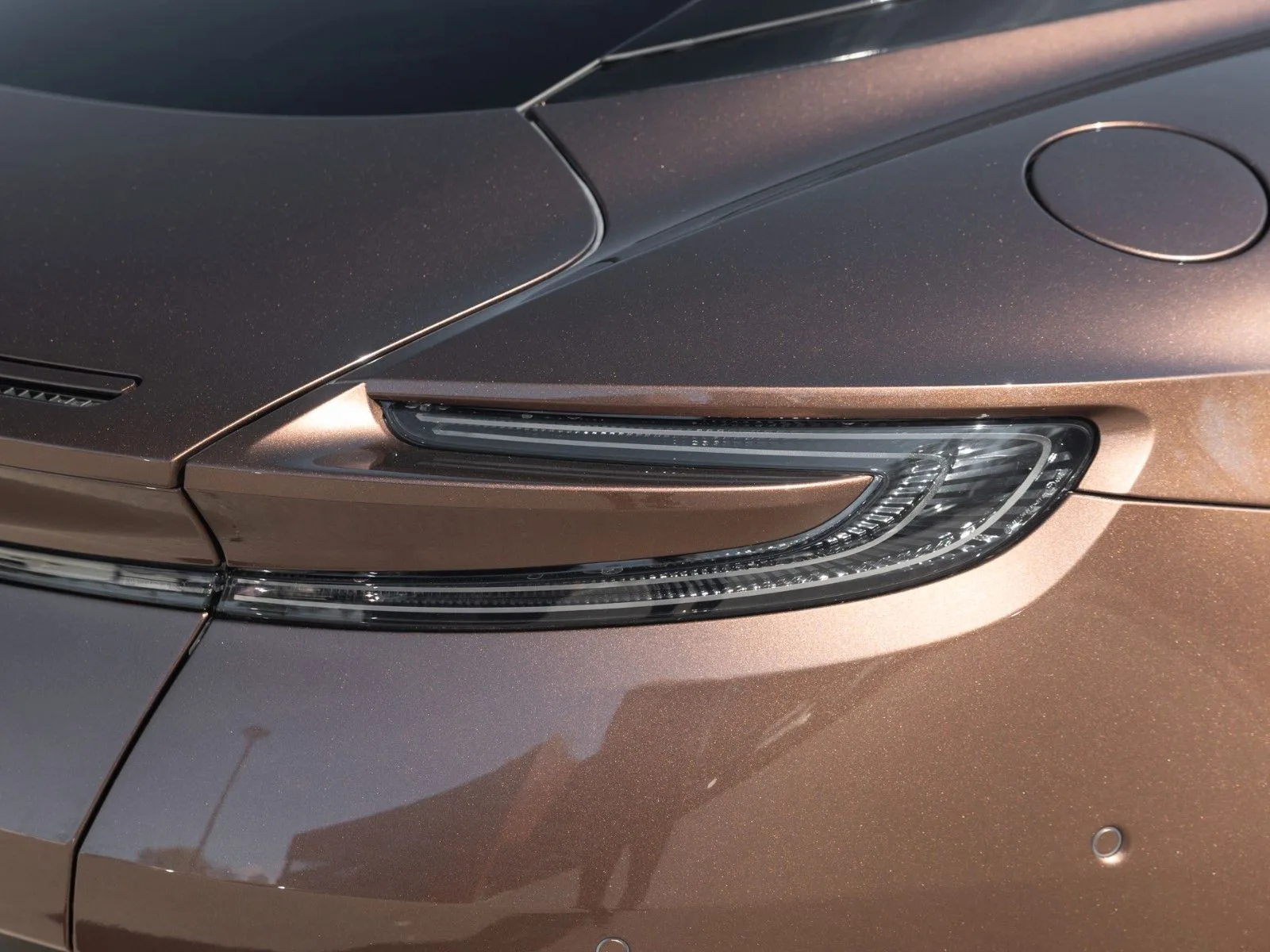 Aston Martin DB12, 15/30