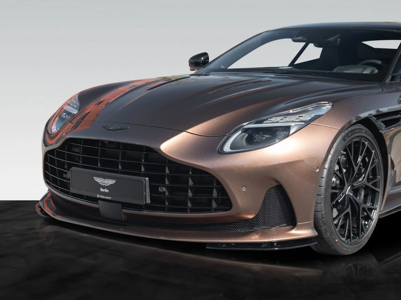 Aston Martin DB12, 24/30