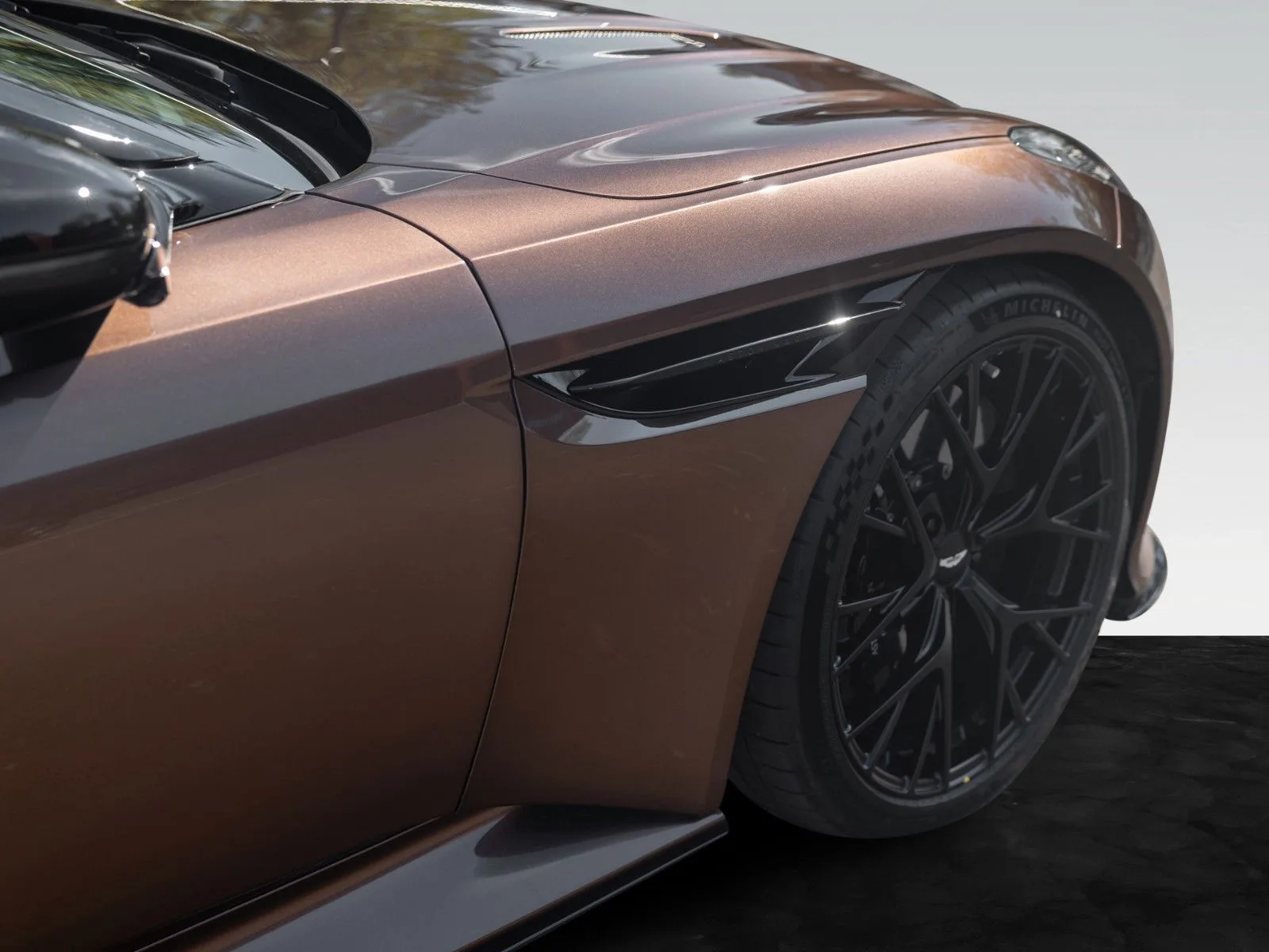 Aston Martin DB12, 30/30