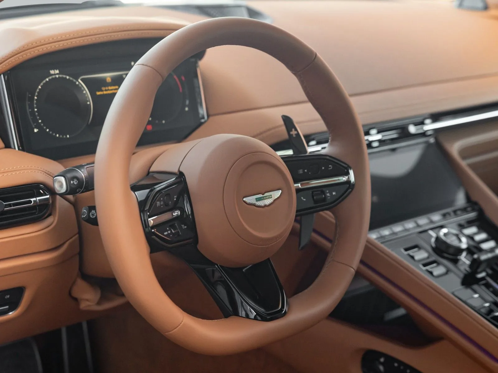 Aston Martin DB12, 9/30