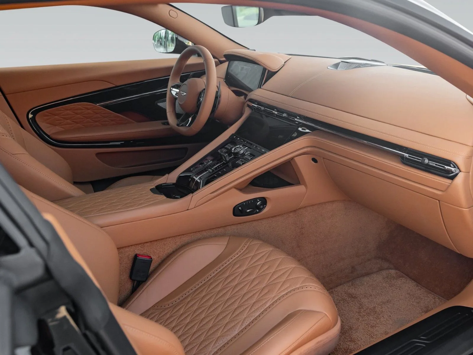 Aston Martin DB12, 10/30