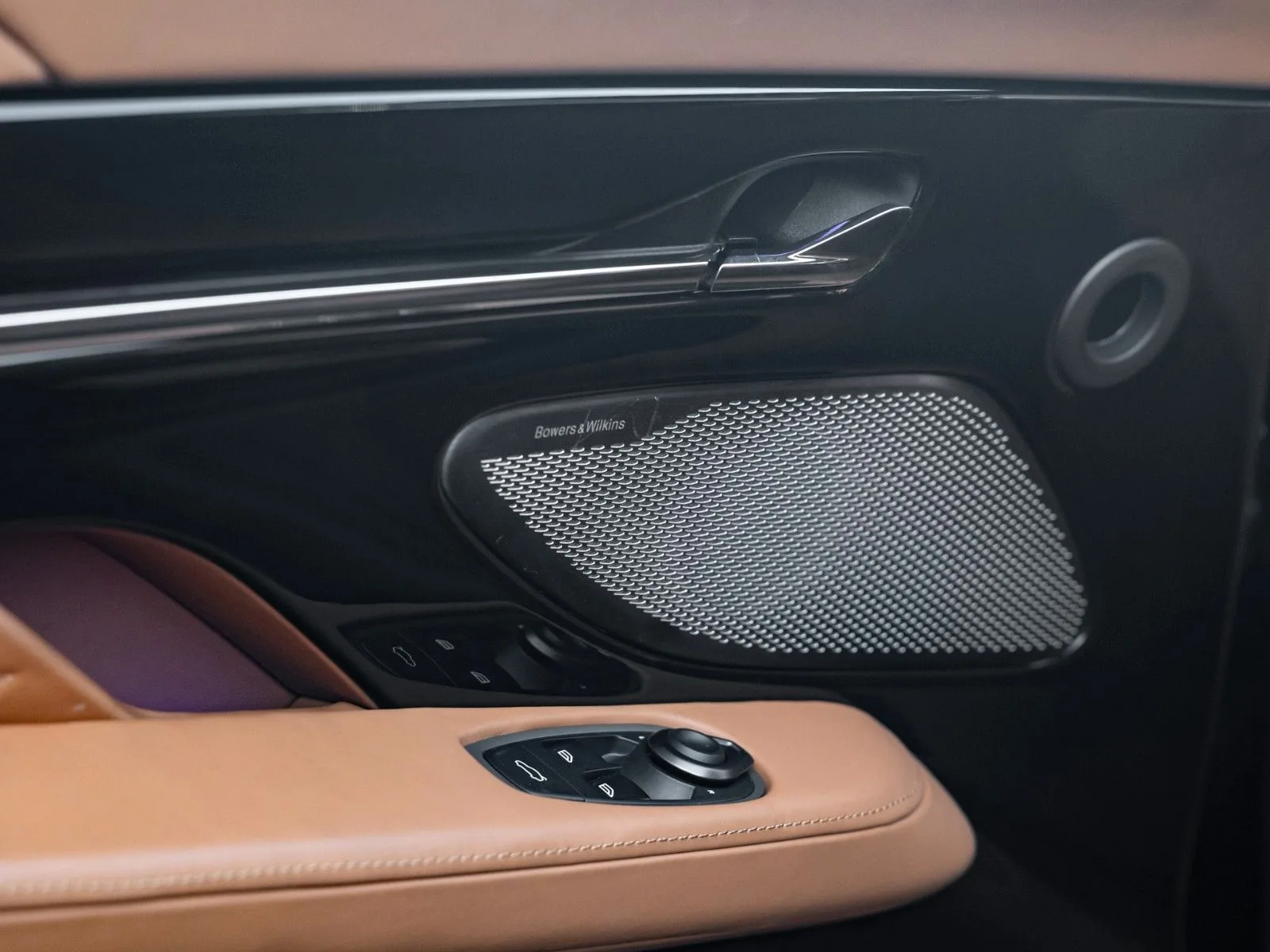 Aston Martin DB12, 14/30