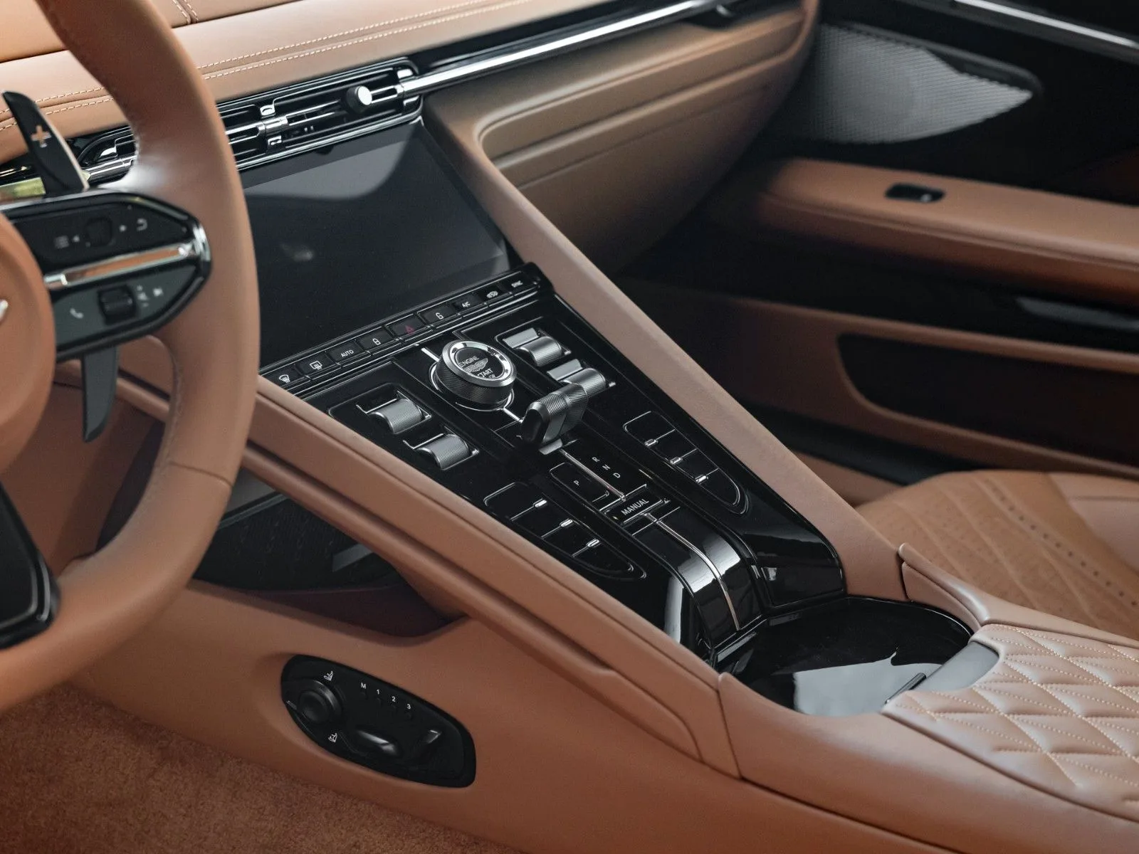 Aston Martin DB12, 15/30