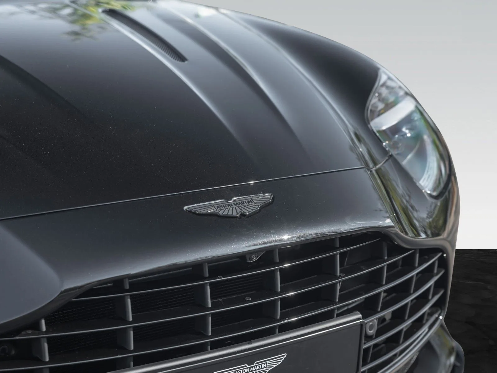 Aston Martin DB12, 24/30