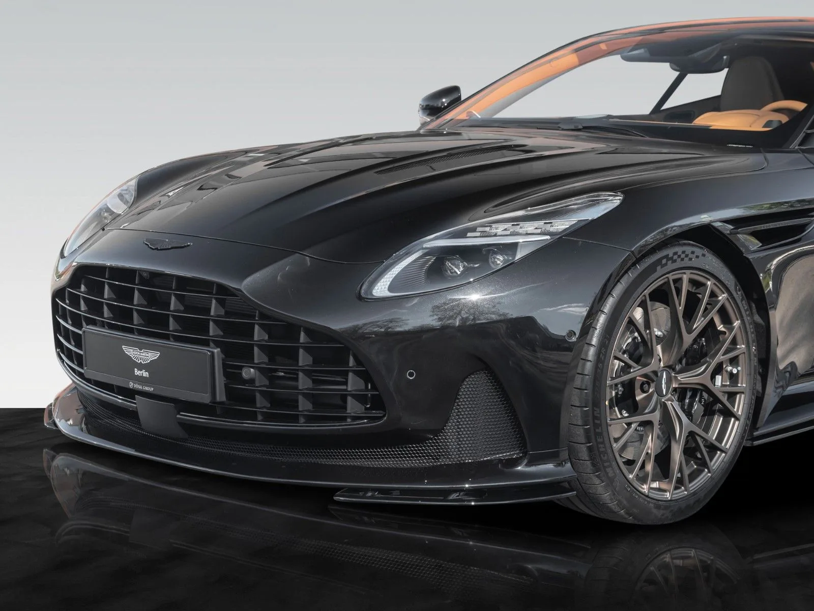 Aston Martin DB12, 26/30