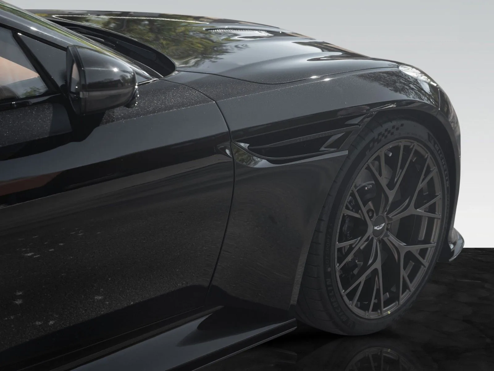 Aston Martin DB12, 30/30