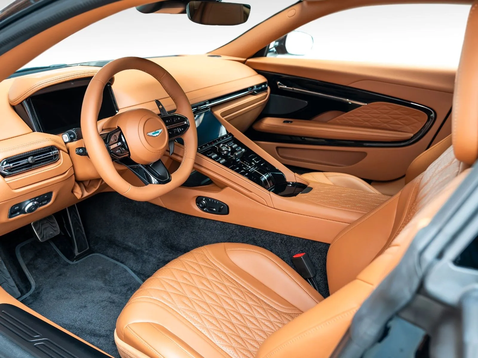 Aston Martin DB12, 11/29