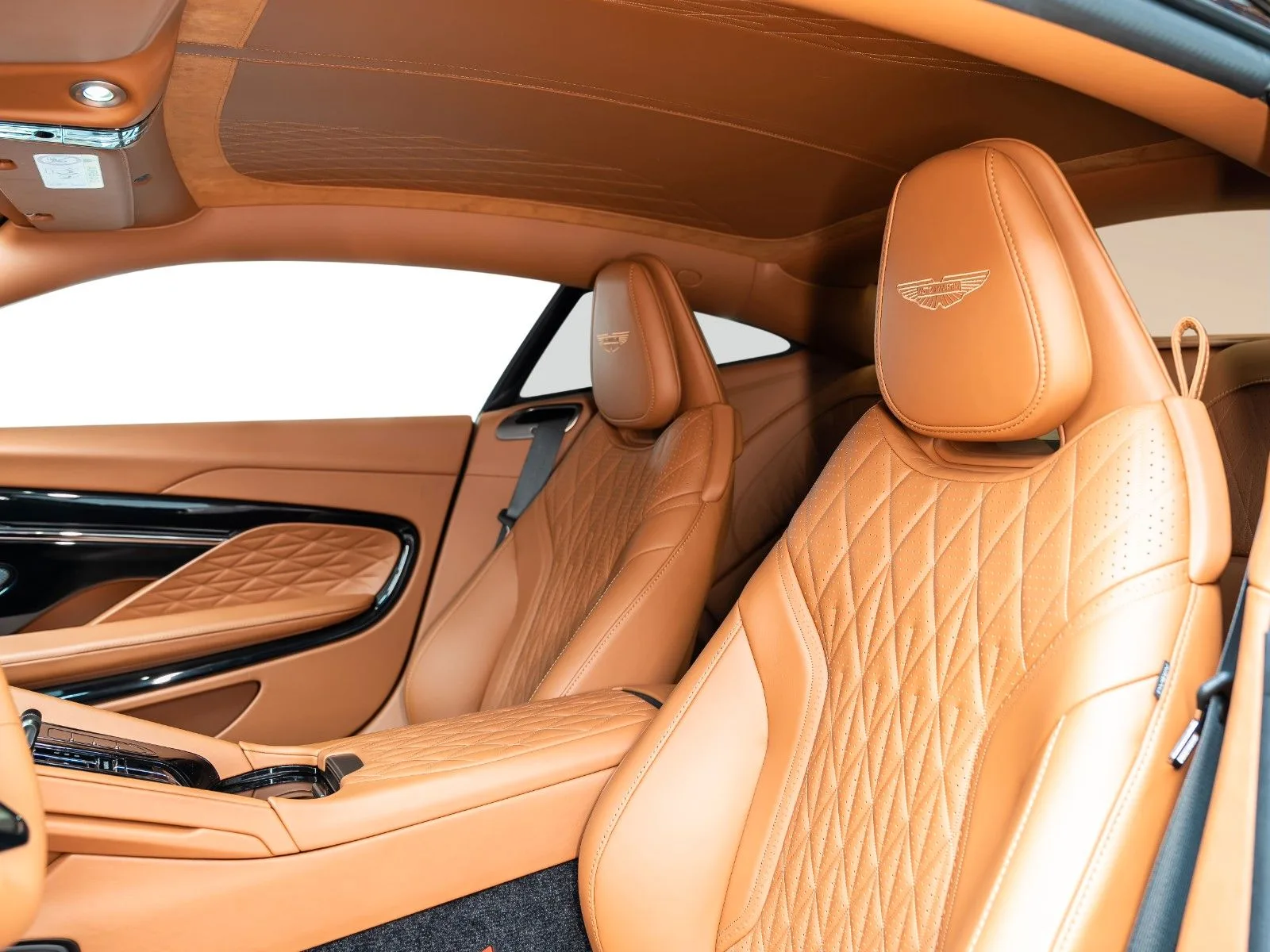 Aston Martin DB12, 12/29