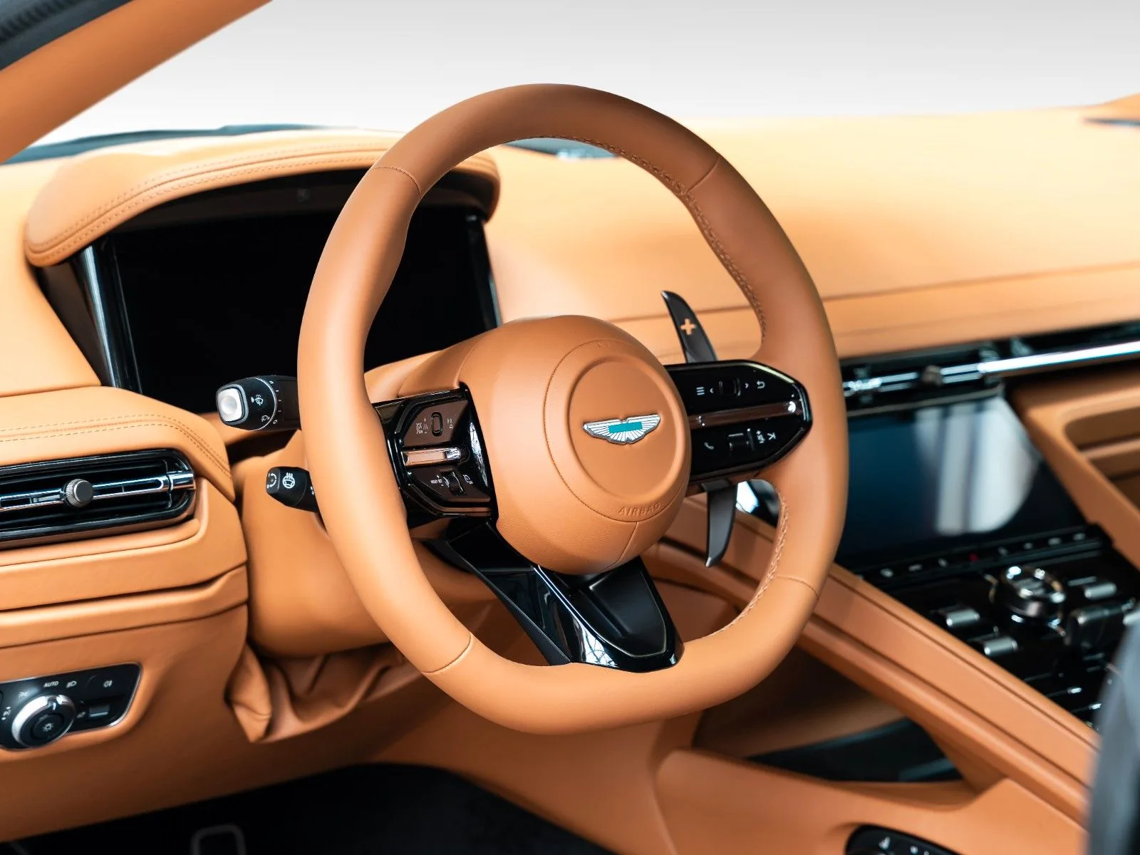 Aston Martin DB12, 13/29