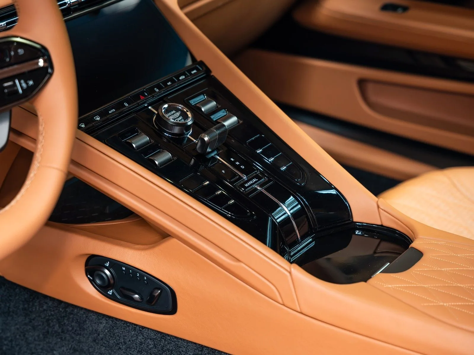 Aston Martin DB12, 14/29