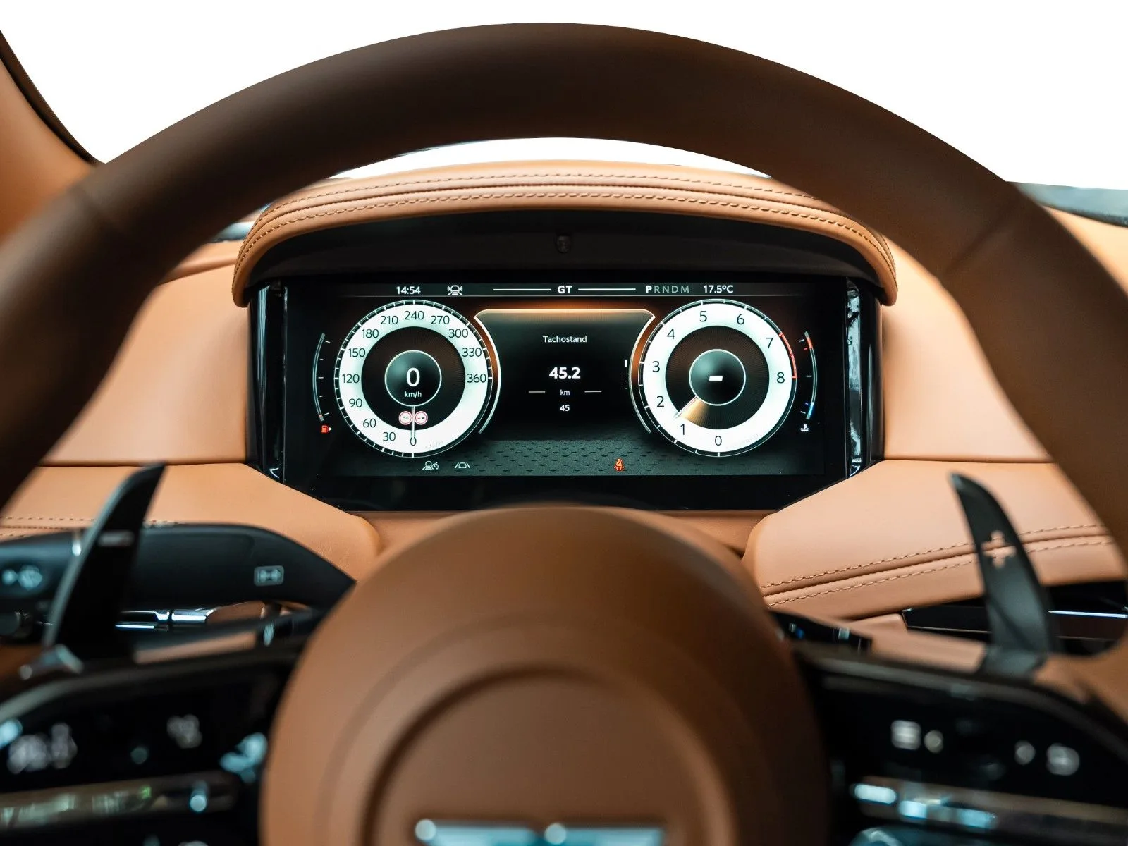 Aston Martin DB12, 16/29