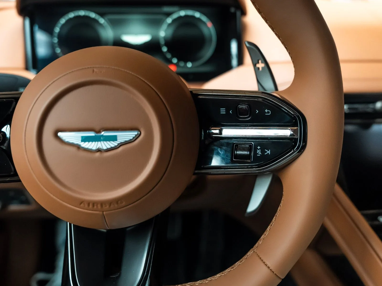 Aston Martin DB12, 18/29