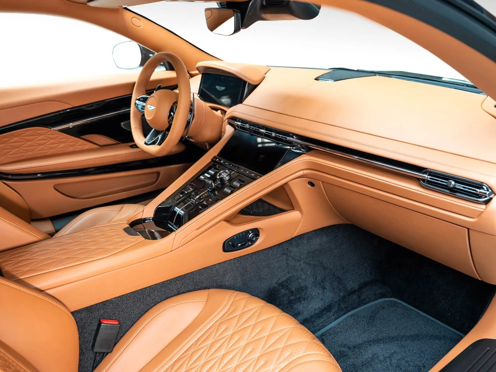 Aston Martin DB12, 19/29