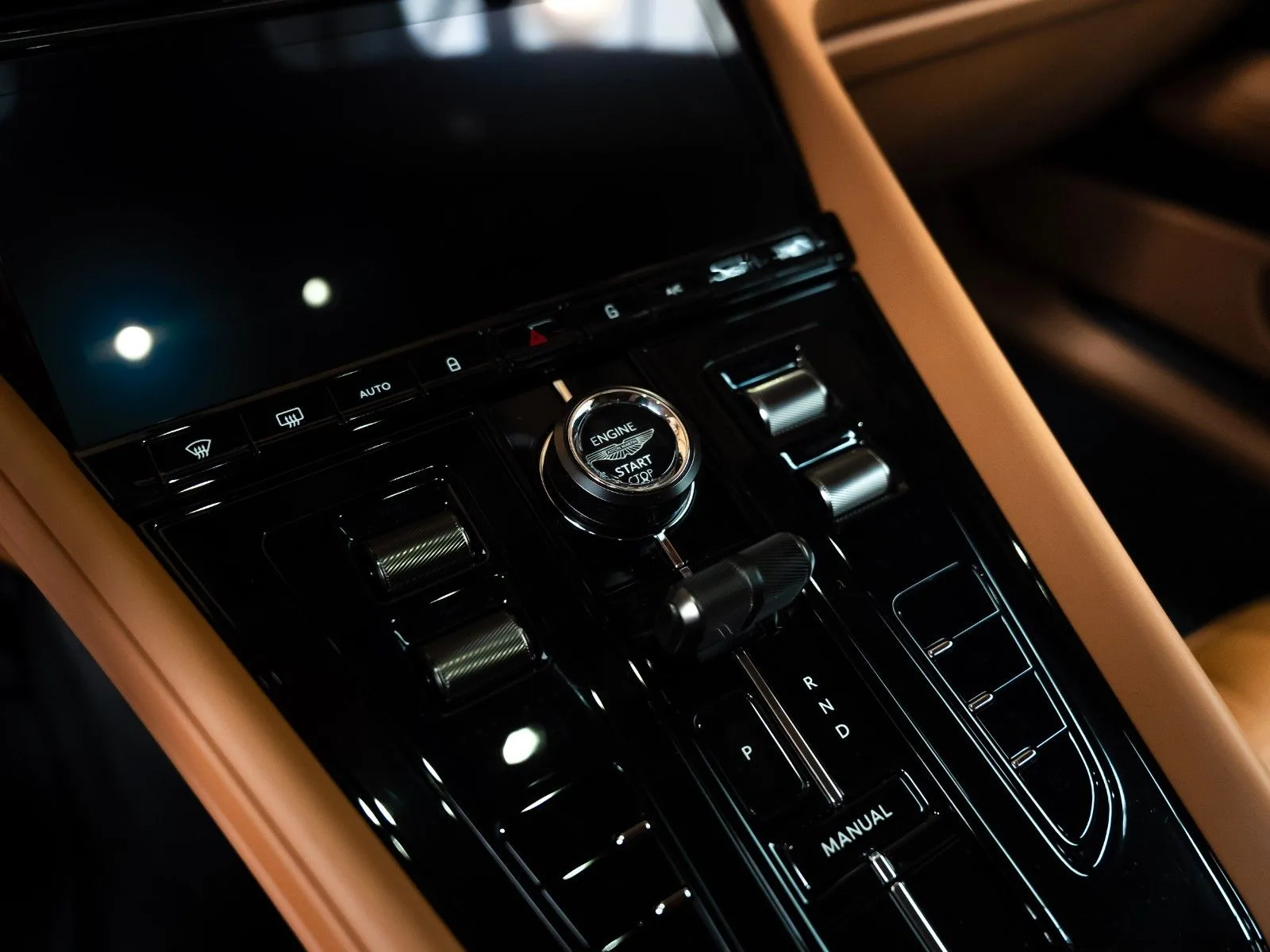 Aston Martin DB12, 21/29