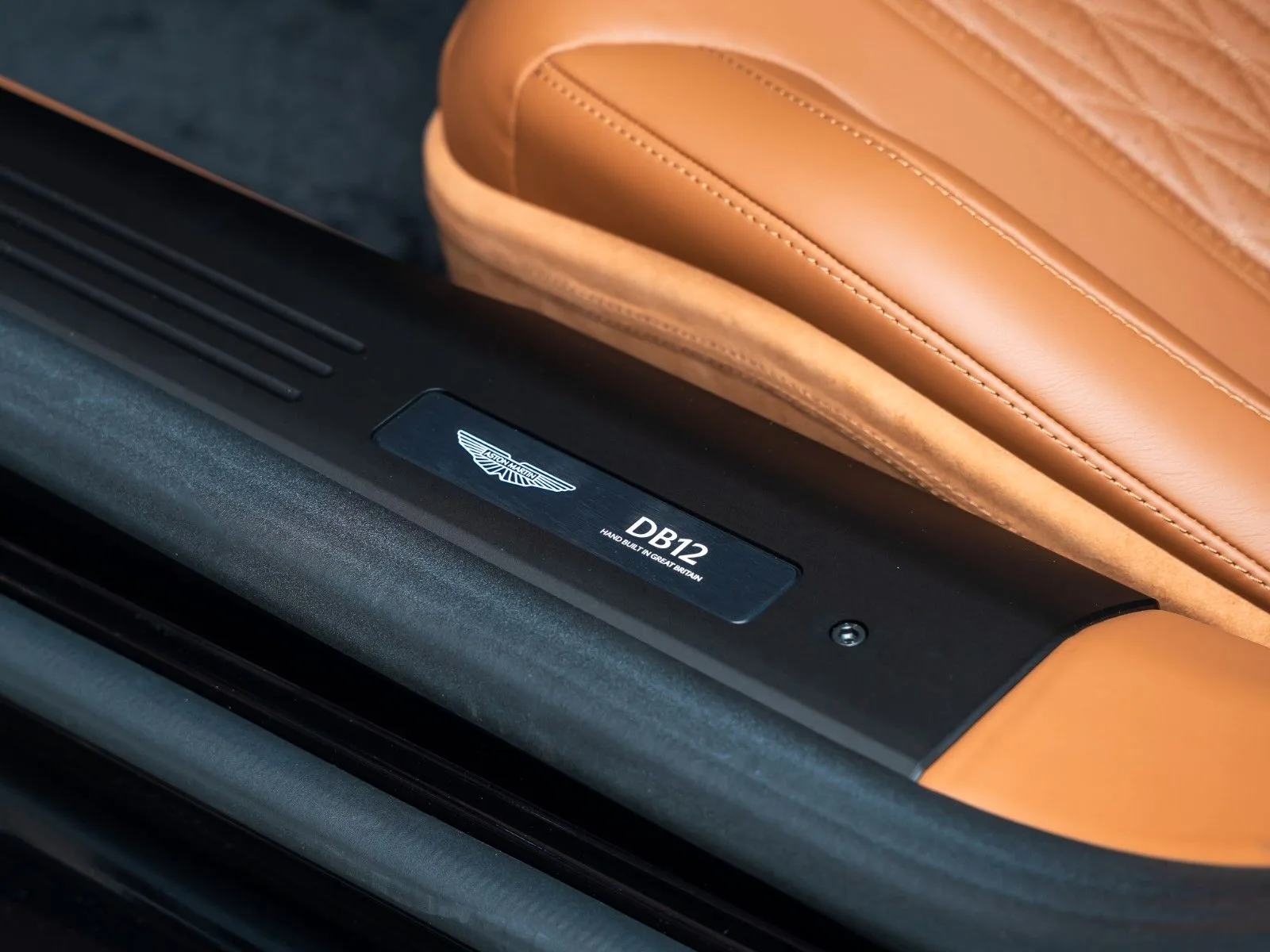 Aston Martin DB12, 24/29