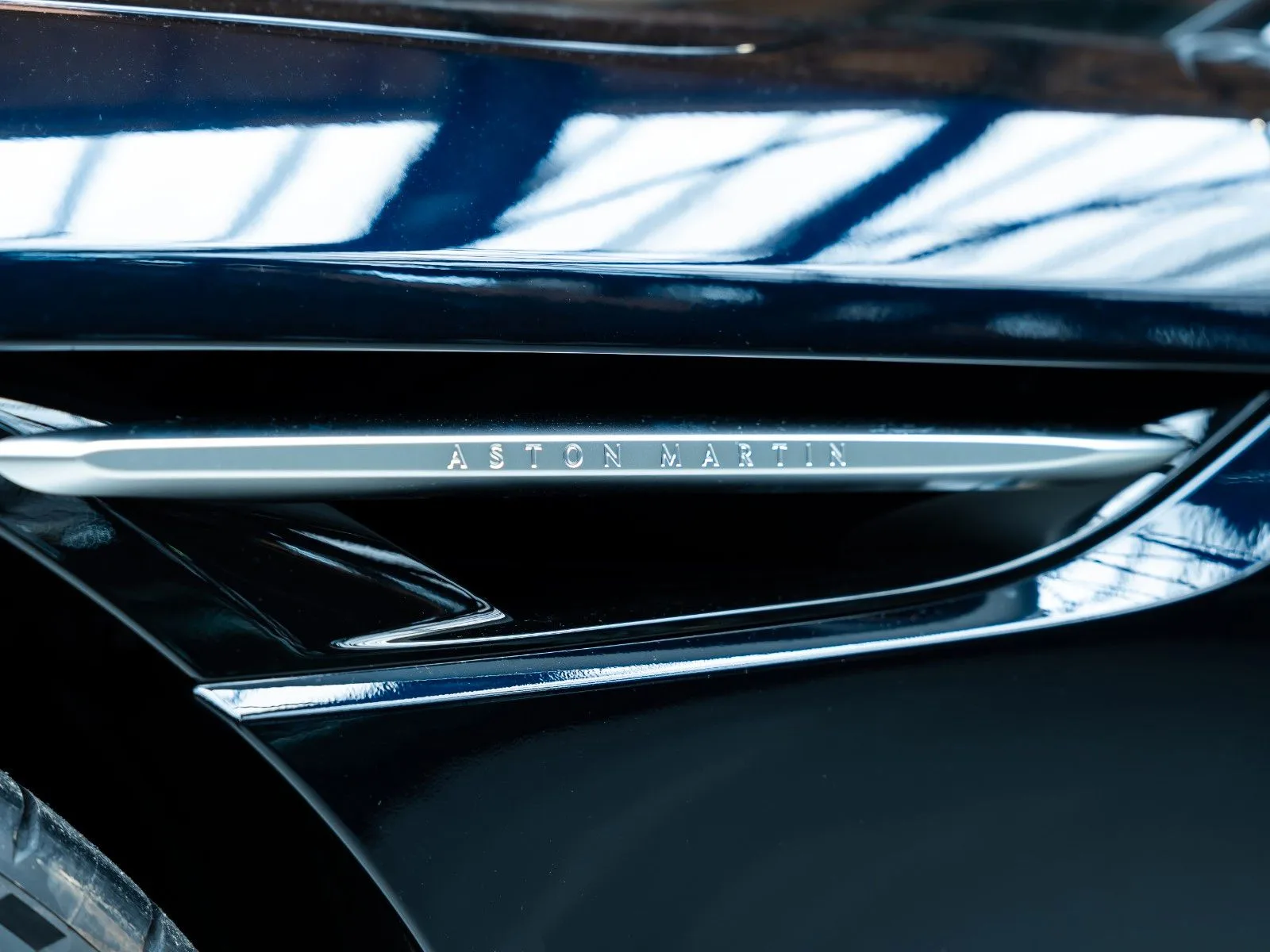 Aston Martin DB12, 28/29