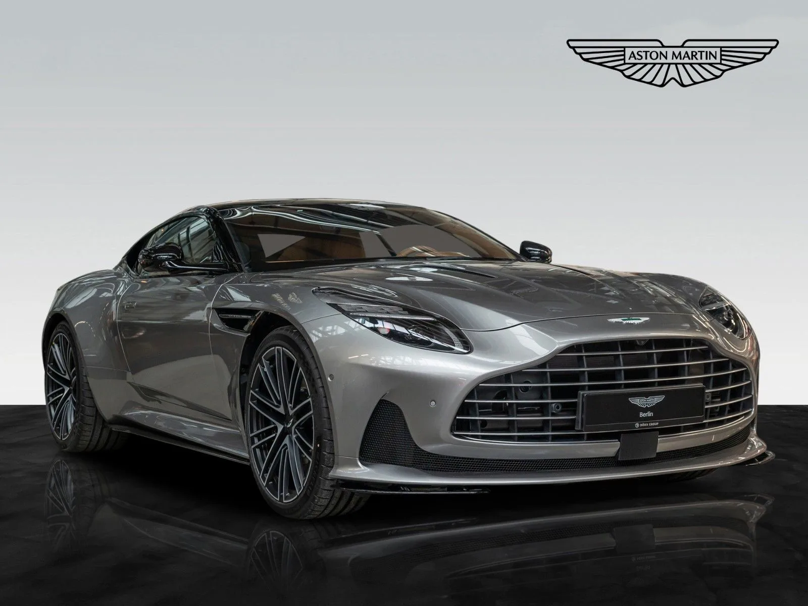Aston Martin DB12 angeboten von einem Vertragshändler in Berlin, Deutschland, Hauptfoto