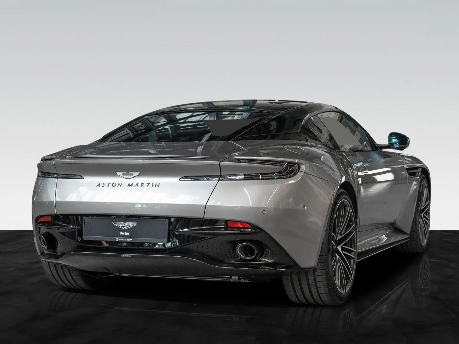 Aston Martin DB12, 4/30