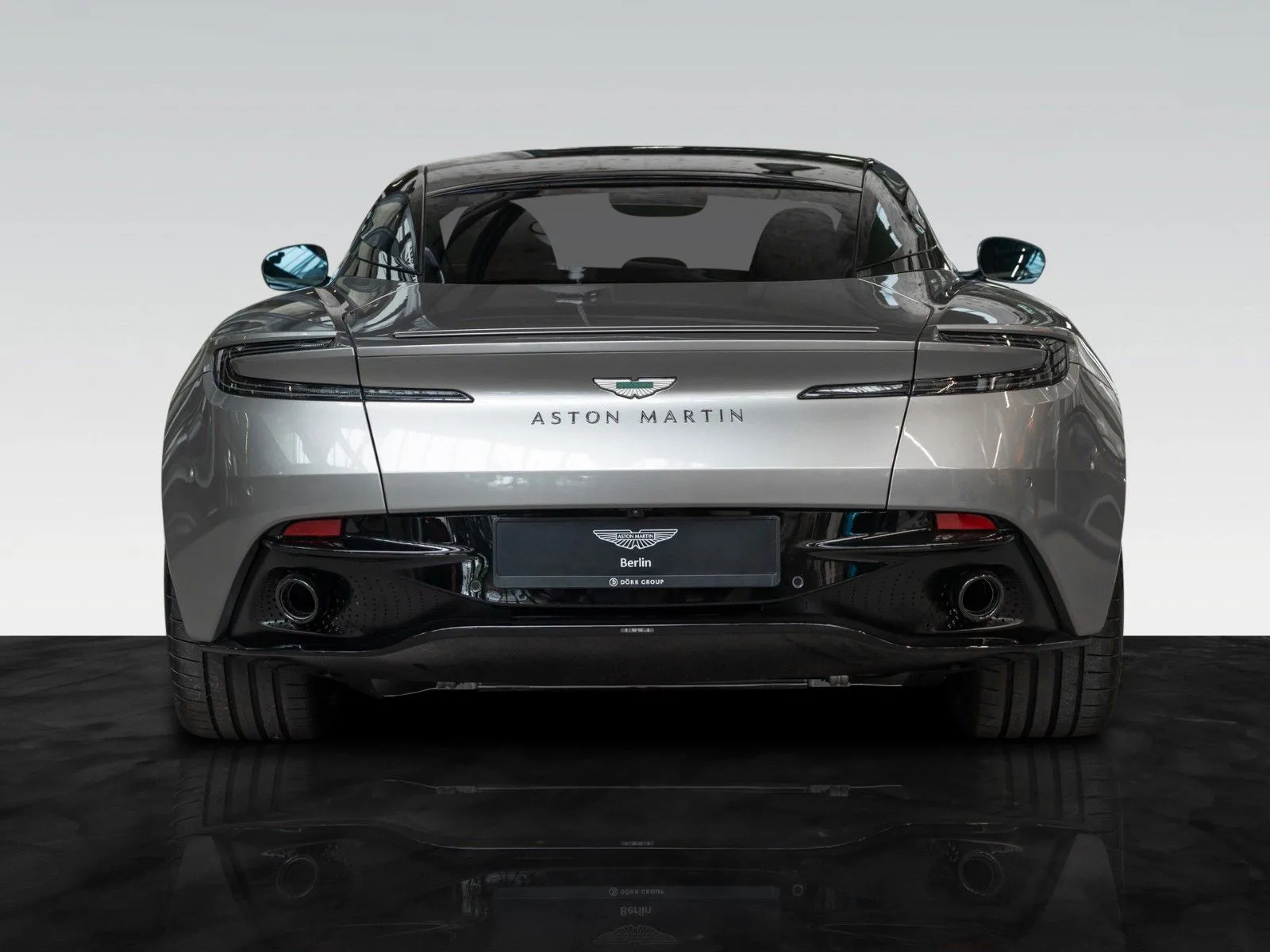 Aston Martin DB12, 8/30