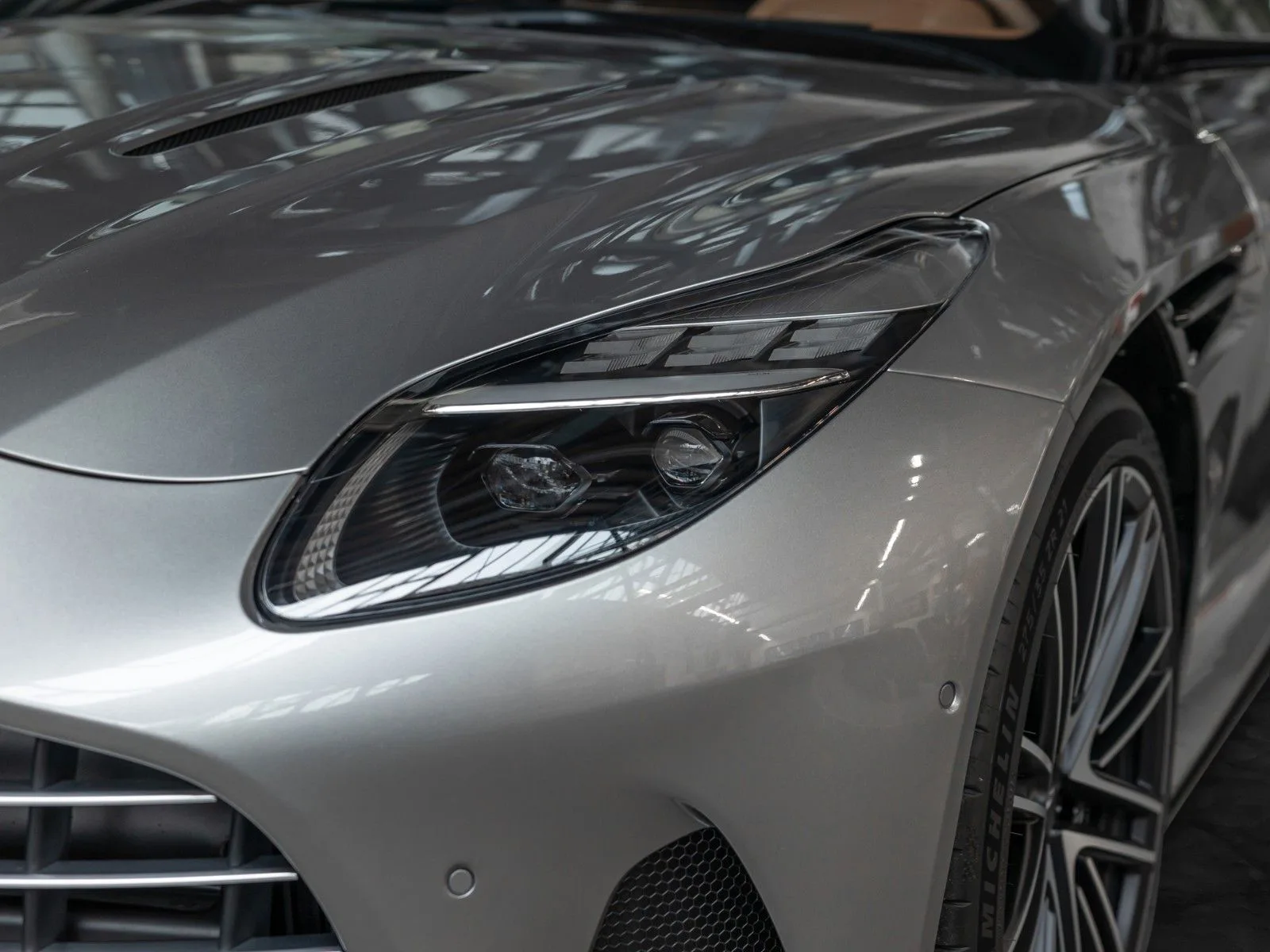 Aston Martin DB12, 10/30