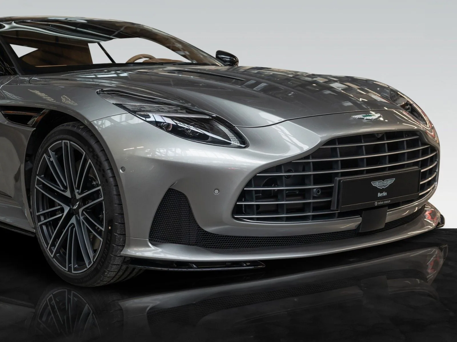 Aston Martin DB12, 11/30
