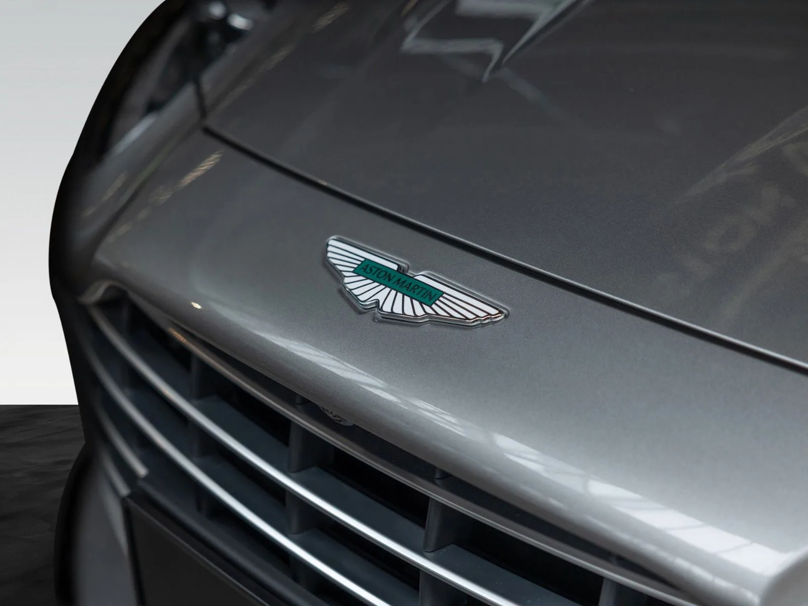 Aston Martin DB12, 12/30