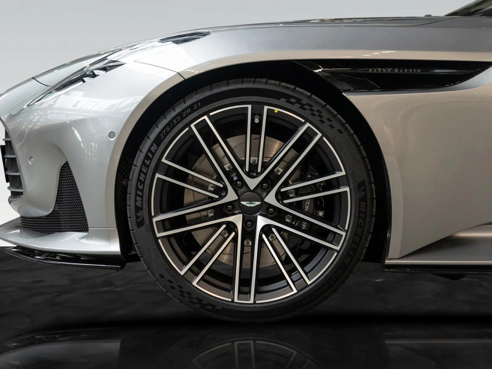 Aston Martin DB12, 15/30