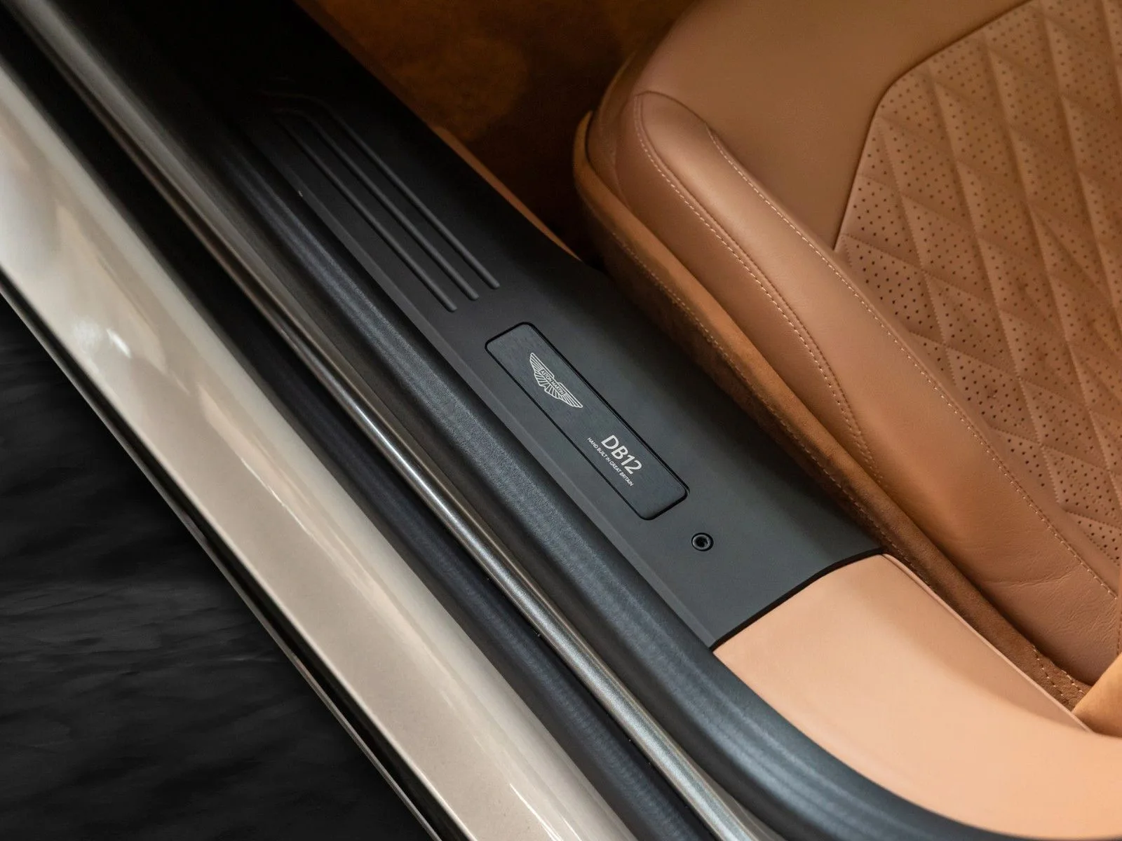 Aston Martin DB12, 28/30