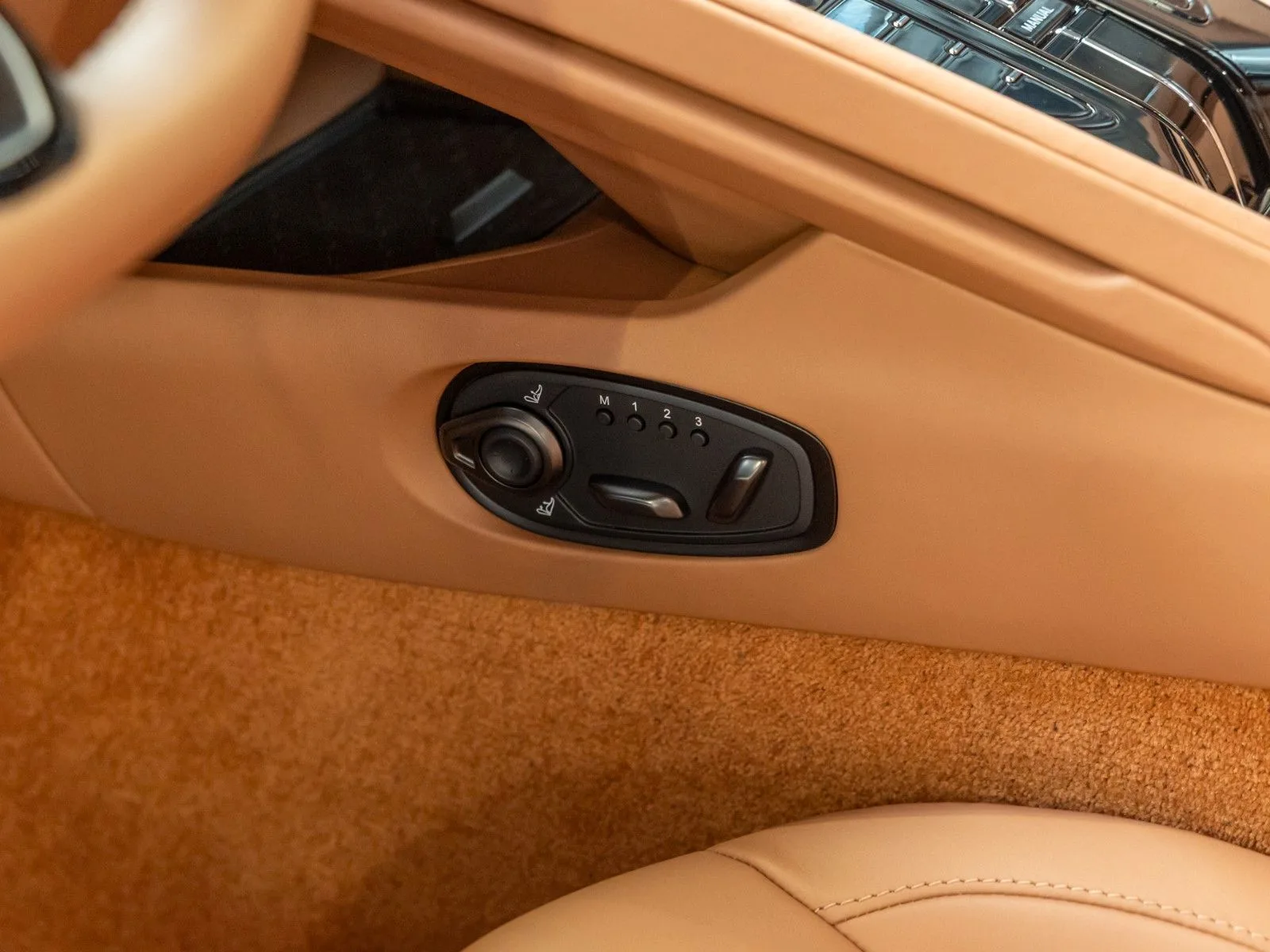 Aston Martin DB12, 30/30