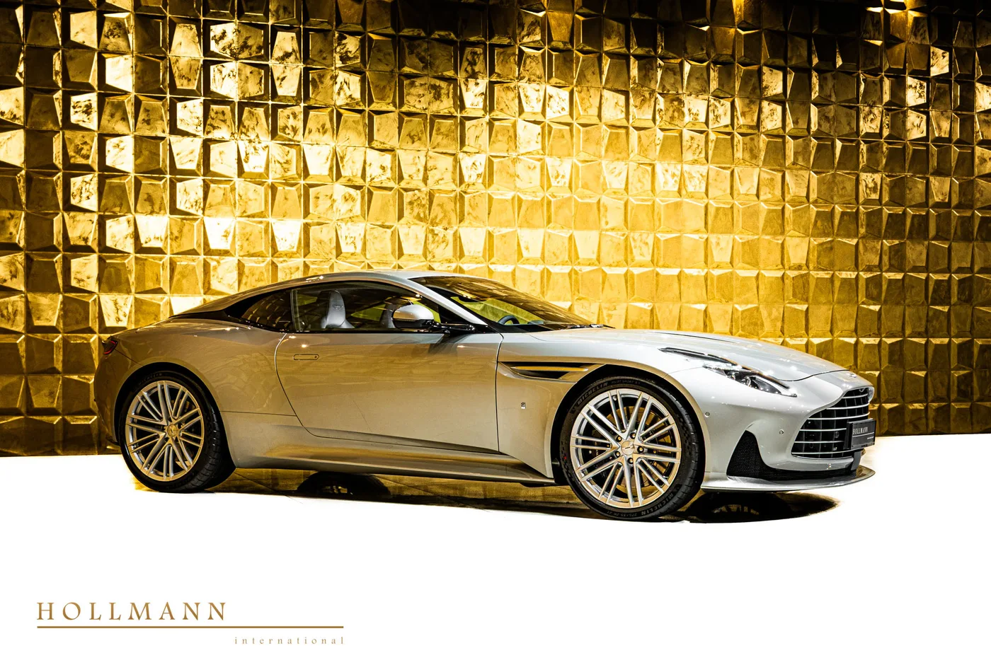Aston Martin DB12 offered by a specialist dealer in Stuhr, Germany, photo 2 of 8