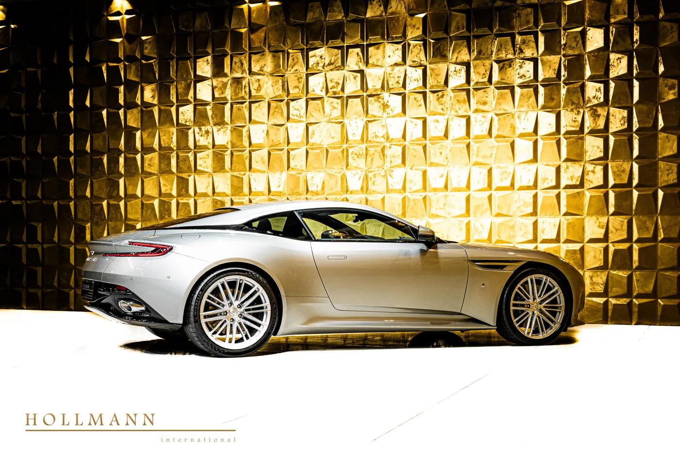 Aston Martin DB12 offered by a specialist dealer in Stuhr, Germany, photo 3 of 8