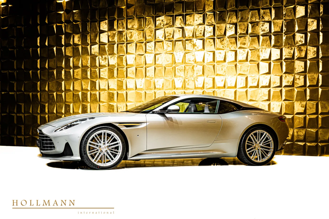 Aston Martin DB12 offered by a specialist dealer in Stuhr, Germany, photo 6 of 8