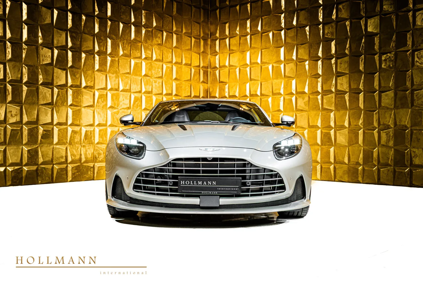 Aston Martin DB12 offered by a specialist dealer in Stuhr, Germany, photo 7 of 8