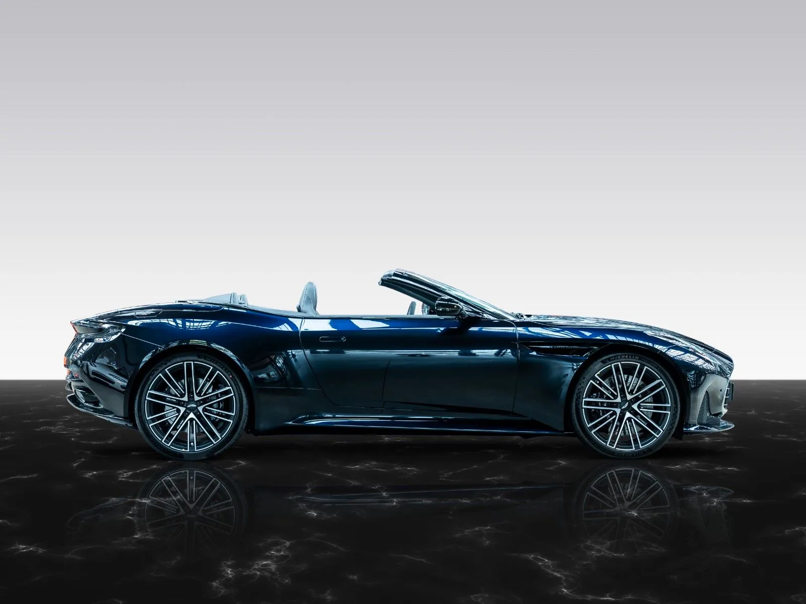 Aston Martin DB12 Volante, 6/28