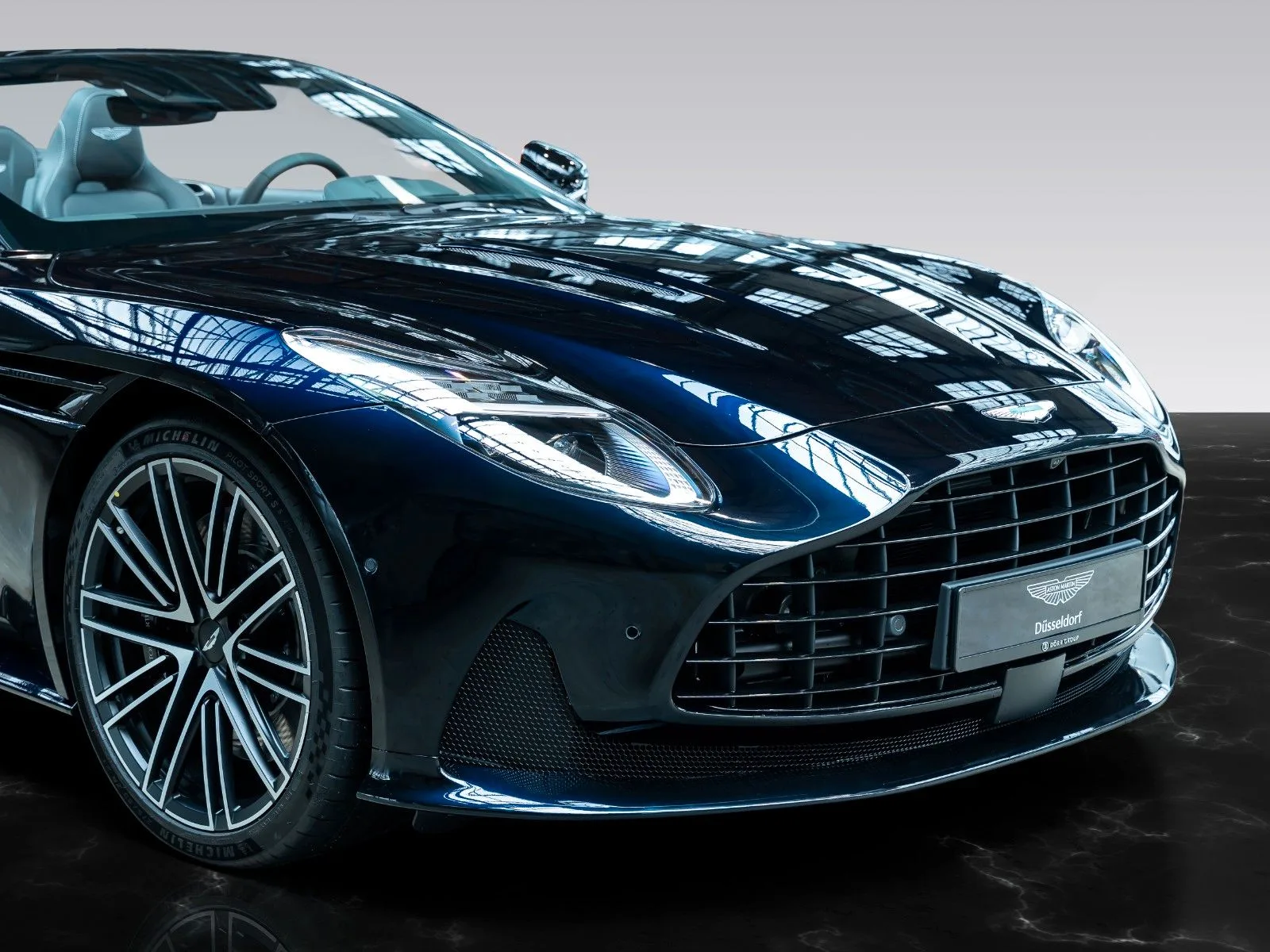 Aston Martin DB12 Volante, 8/28