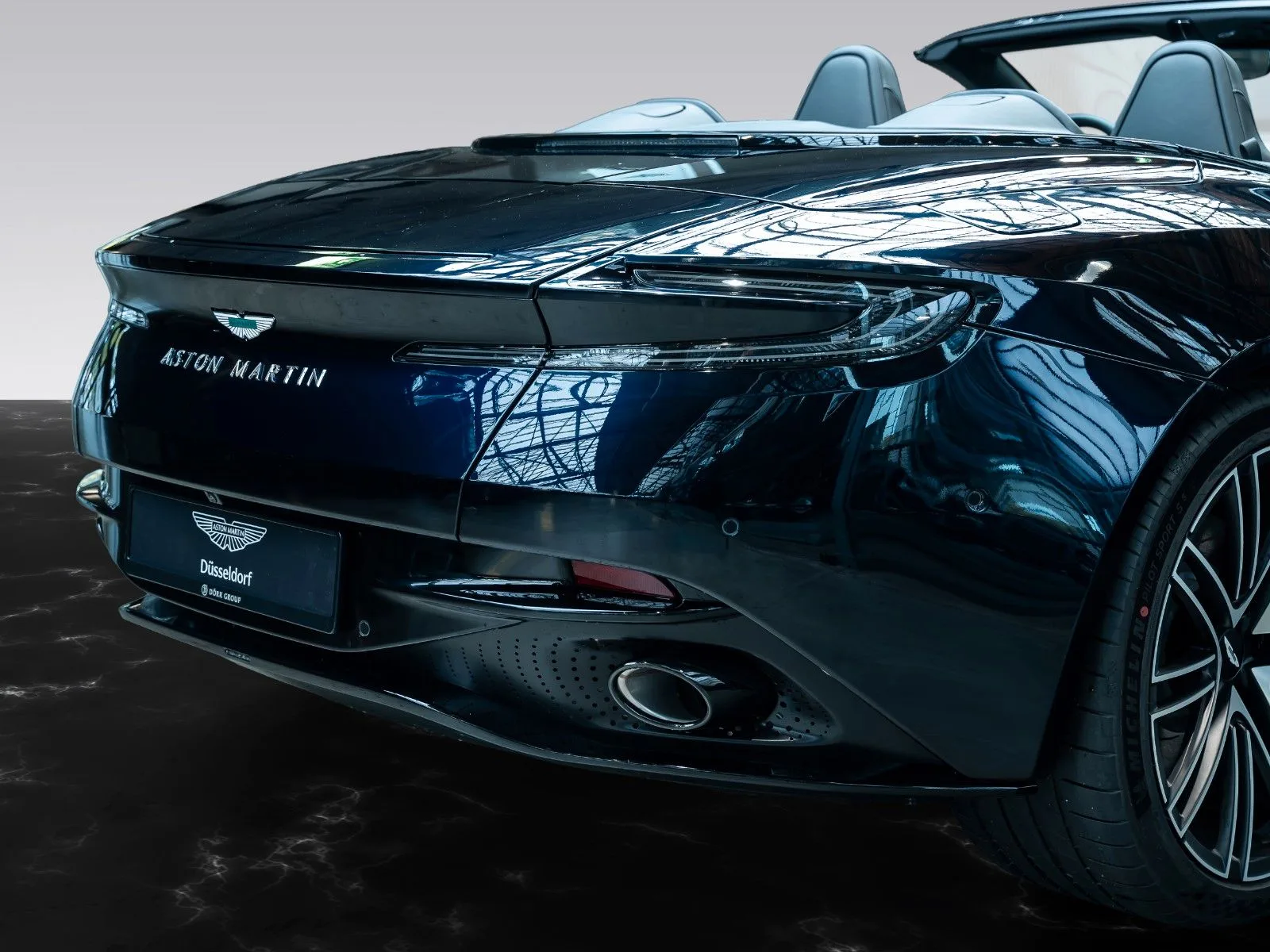Aston Martin DB12 Volante, 9/28