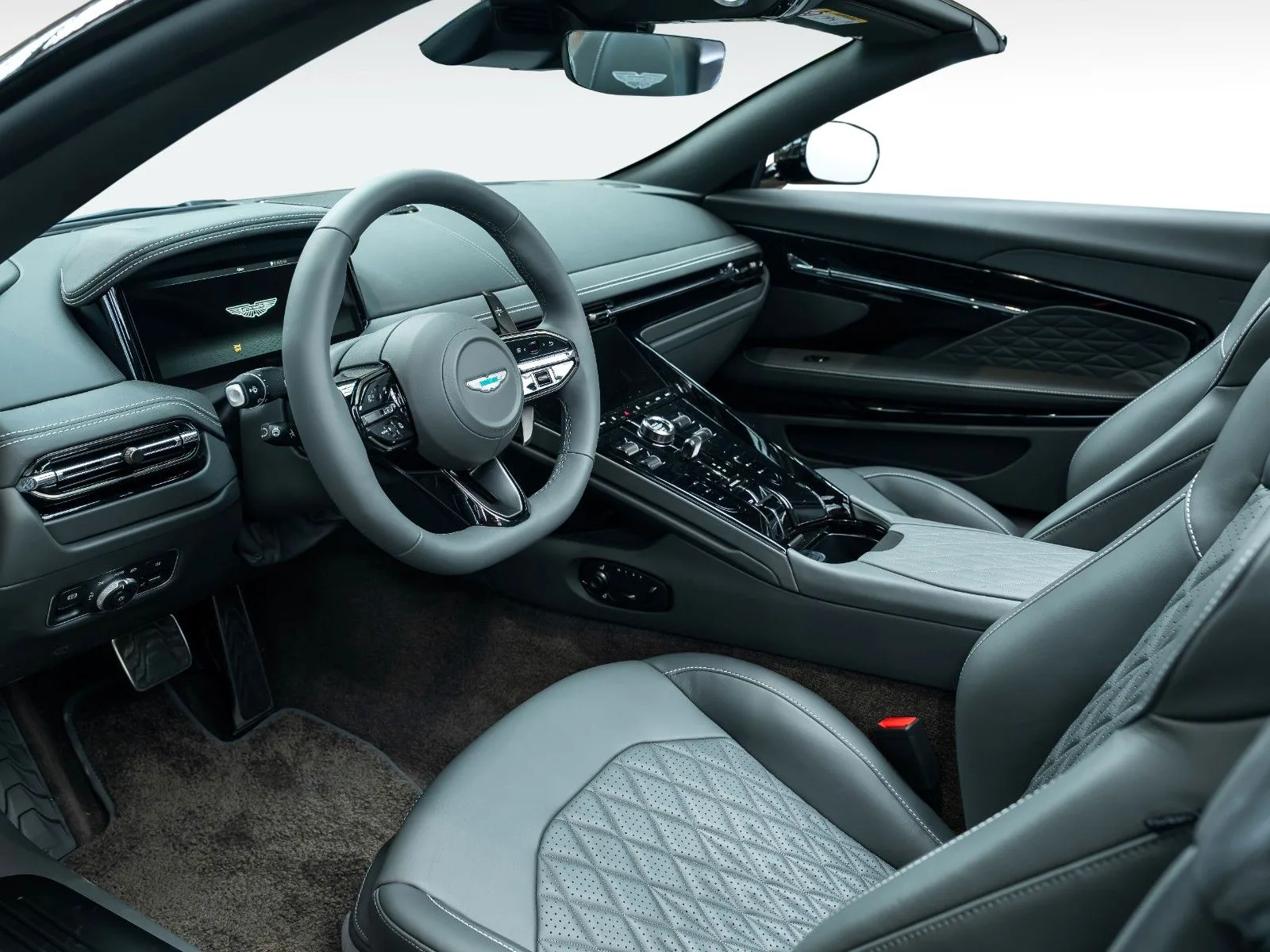 Aston Martin DB12 Volante, 13/28