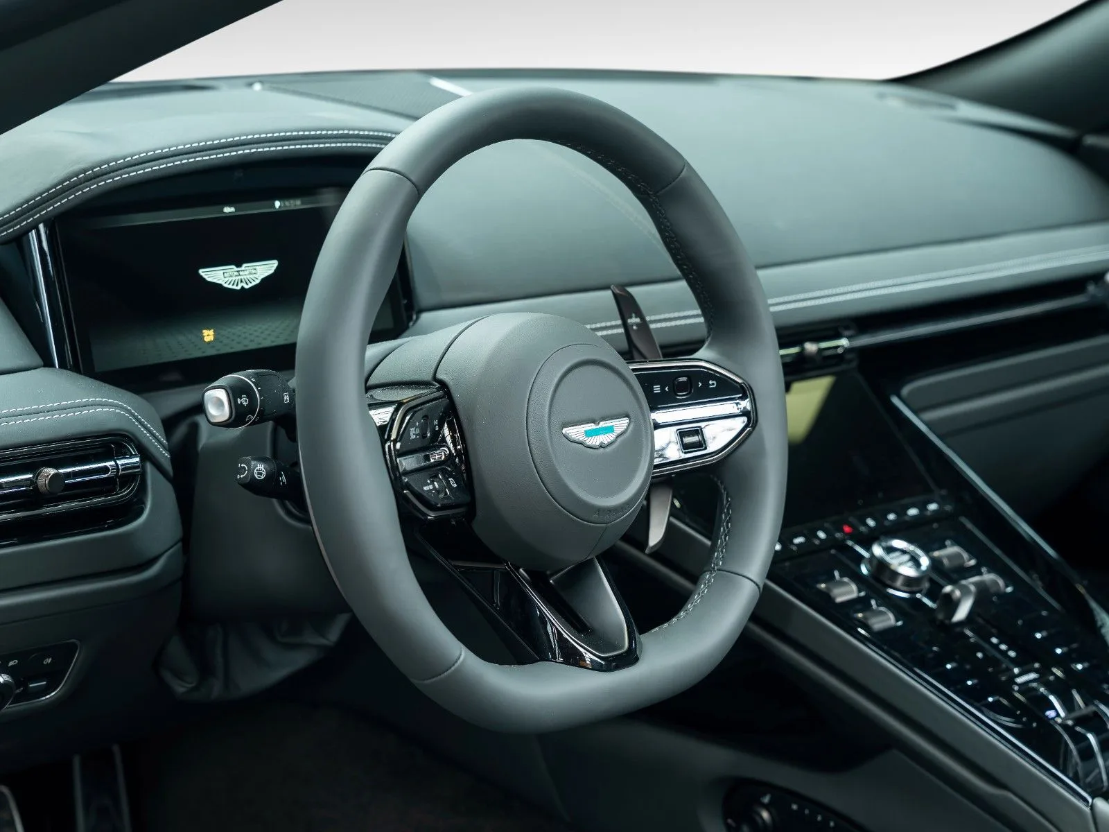 Aston Martin DB12 Volante, 19/28