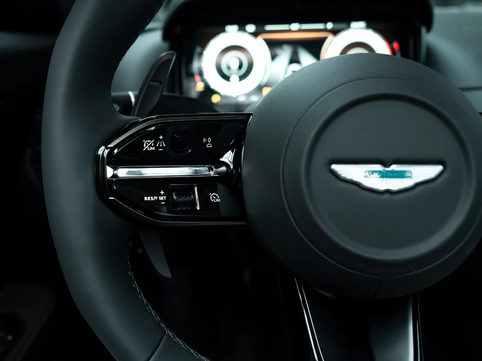 Aston Martin DB12 Volante, 20/28