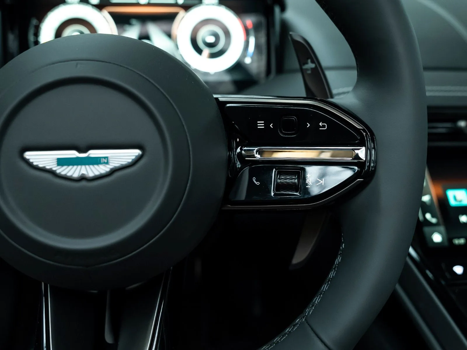 Aston Martin DB12 Volante, 21/28