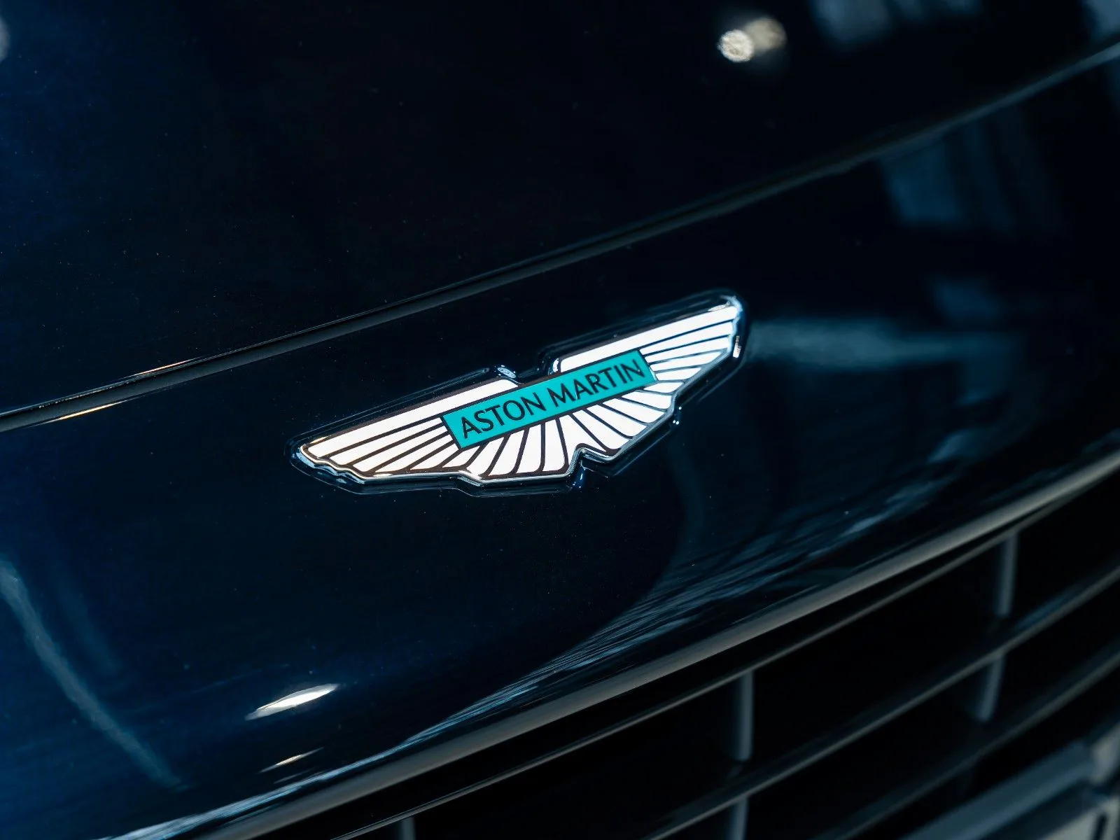 Aston Martin DB12 Volante, 27/28