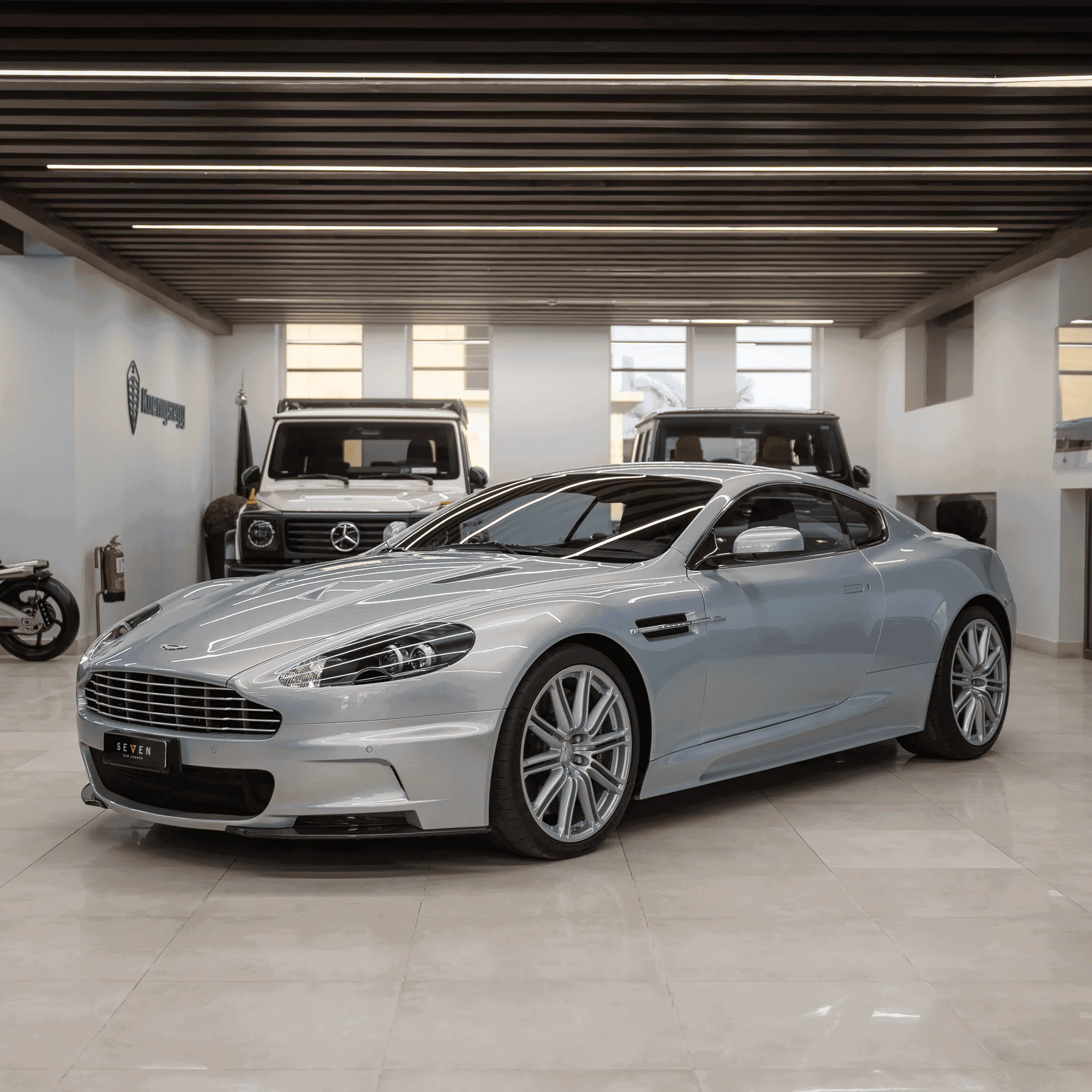 Aston Martin DBS angeboten von einem Supersportwagenhändler in Riyadh, Saudi-Arabien, Hauptfoto