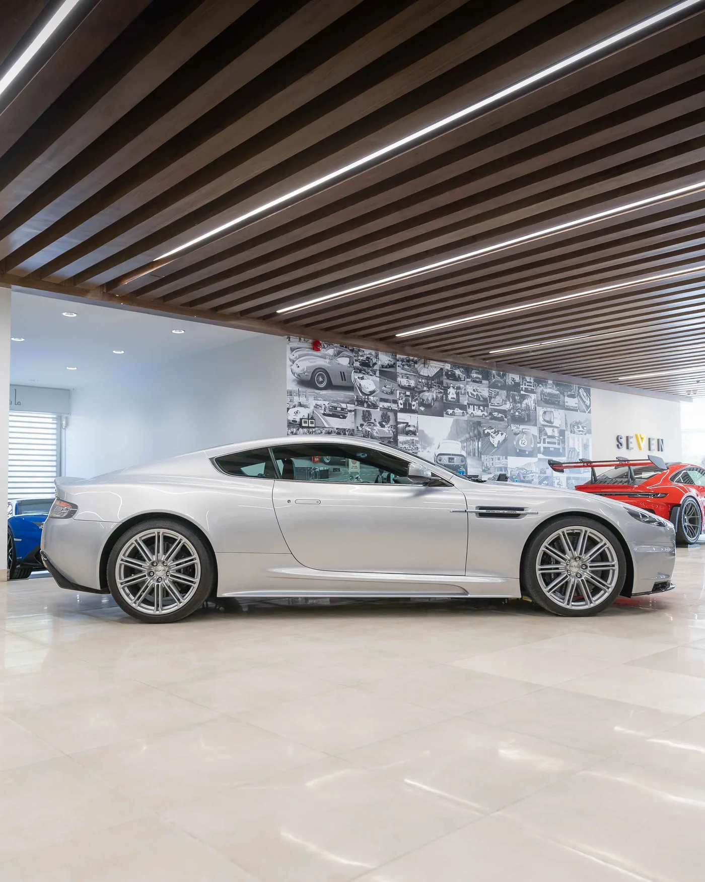 Aston Martin DBS angeboten von einem Supersportwagenhändler in Riyadh, Saudi-Arabien, Foto 4 von 17