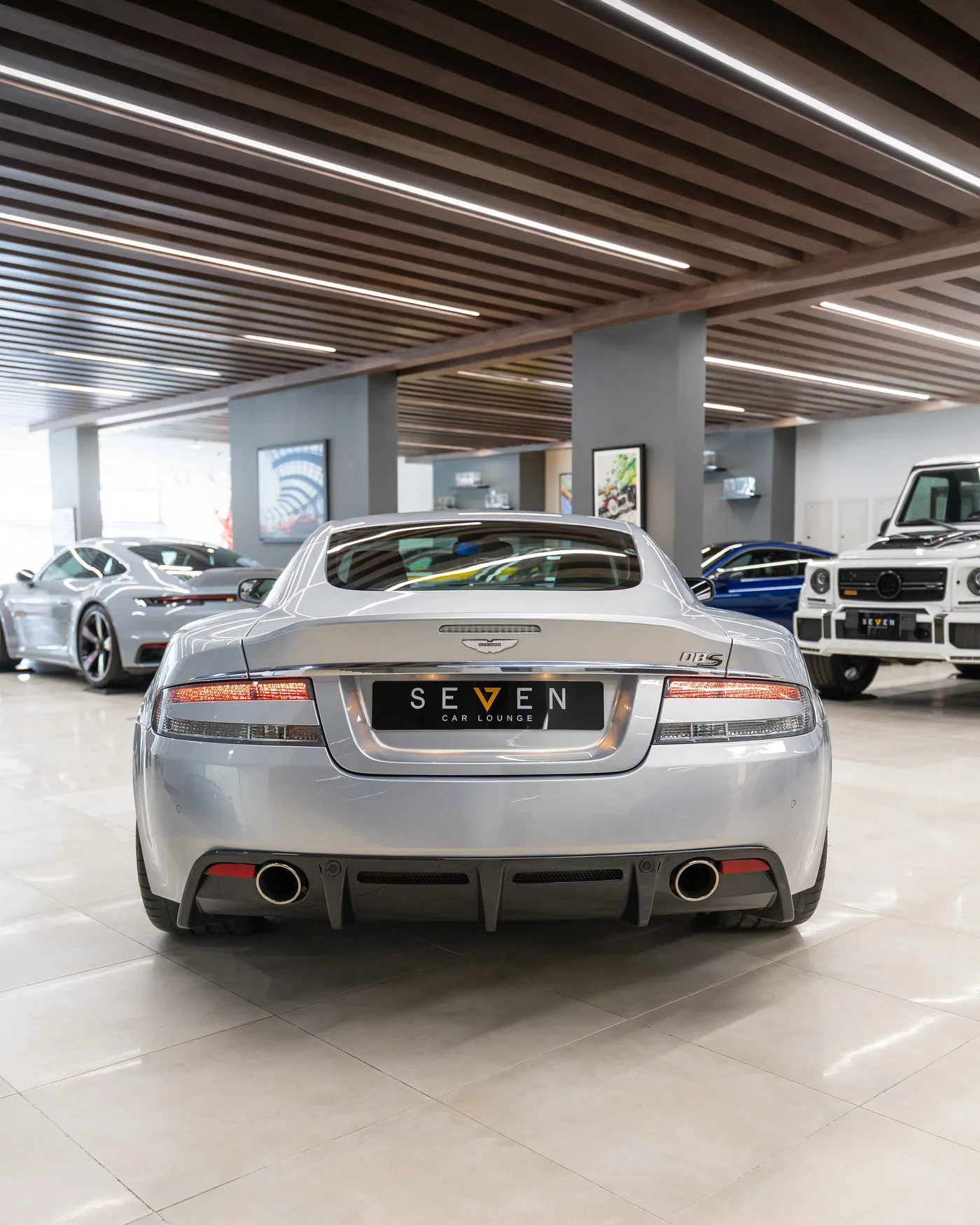Aston Martin DBS angeboten von einem Supersportwagenhändler in Riyadh, Saudi-Arabien, Foto 5 von 17