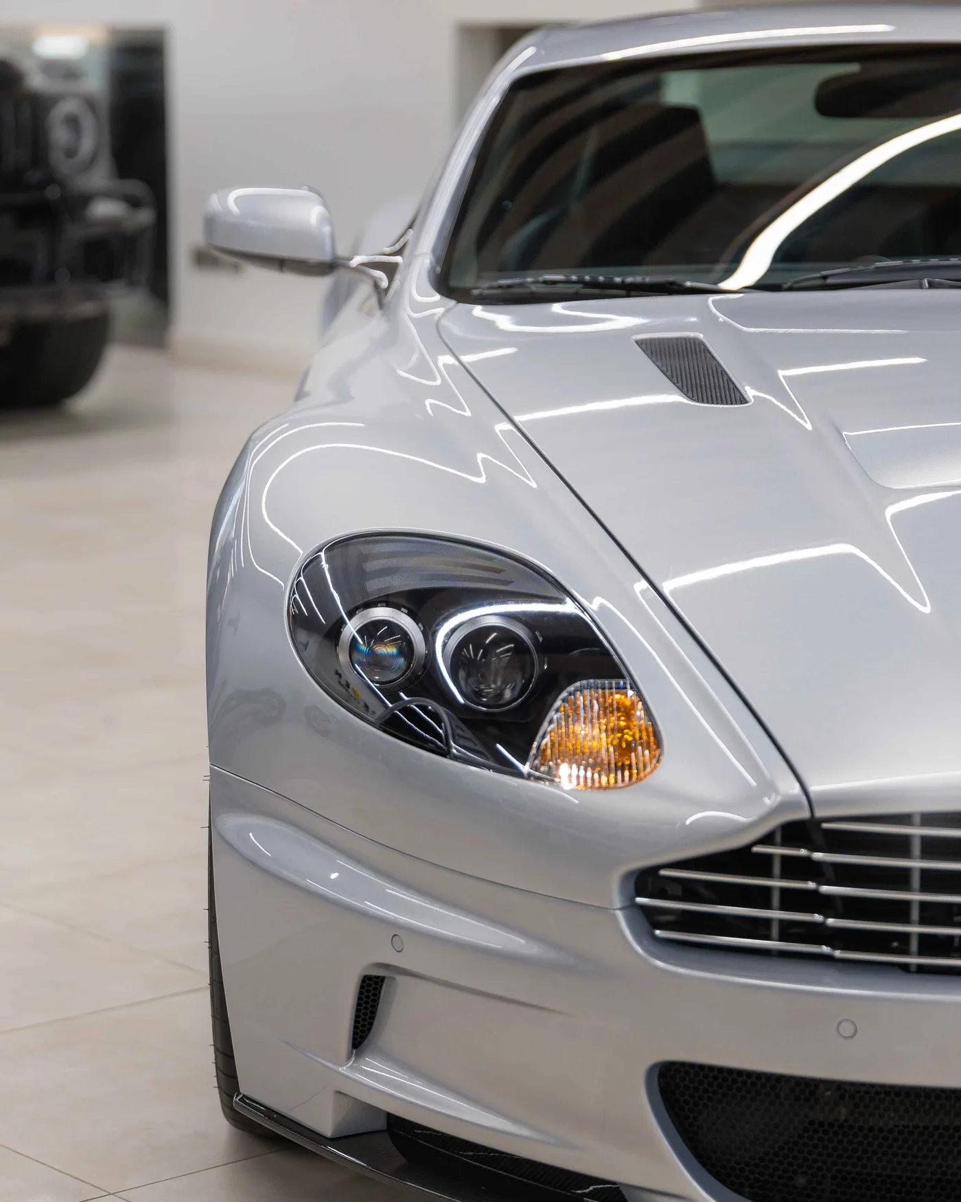 Aston Martin DBS angeboten von einem Supersportwagenhändler in Riyadh, Saudi-Arabien, Foto 6 von 17
